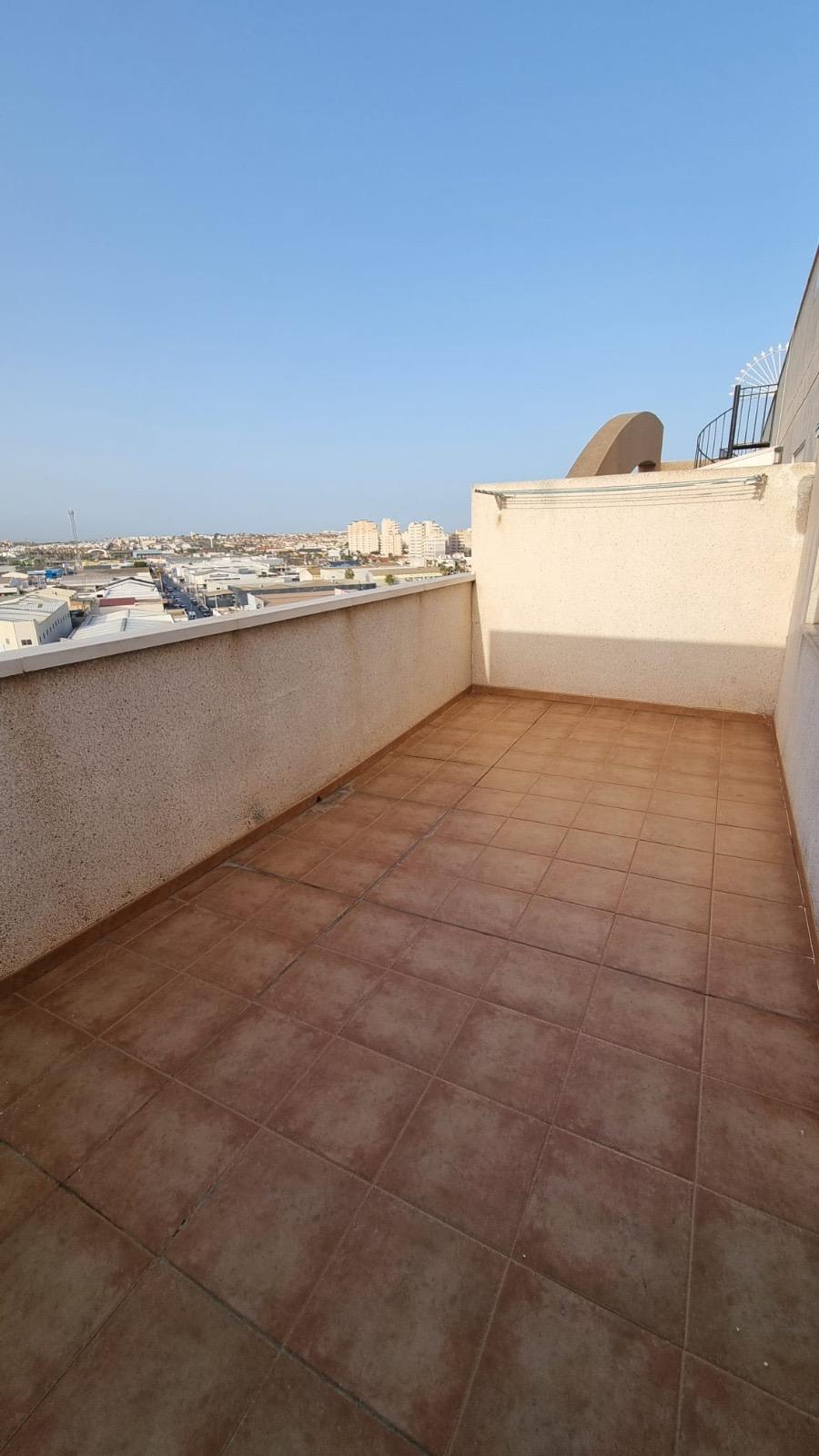 For sale - 2 Bedroom 1 Bathroom Penthouse in Torrevieja - Torrevieja  - Alicante