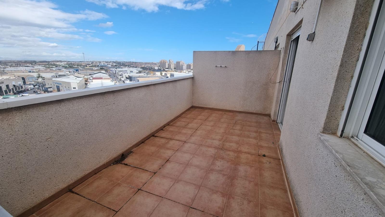 For sale - 2 Bedroom 1 Bathroom Penthouse in Torrevieja - Torrevieja  - Alicante