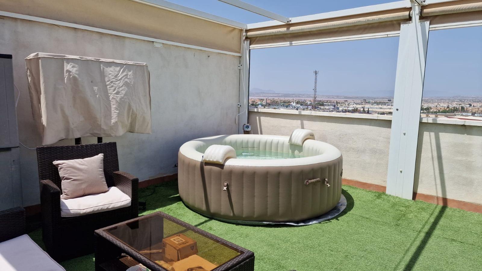 For sale - 2 Bedroom 1 Bathroom Penthouse in Torrevieja - Torrevieja  - Alicante
