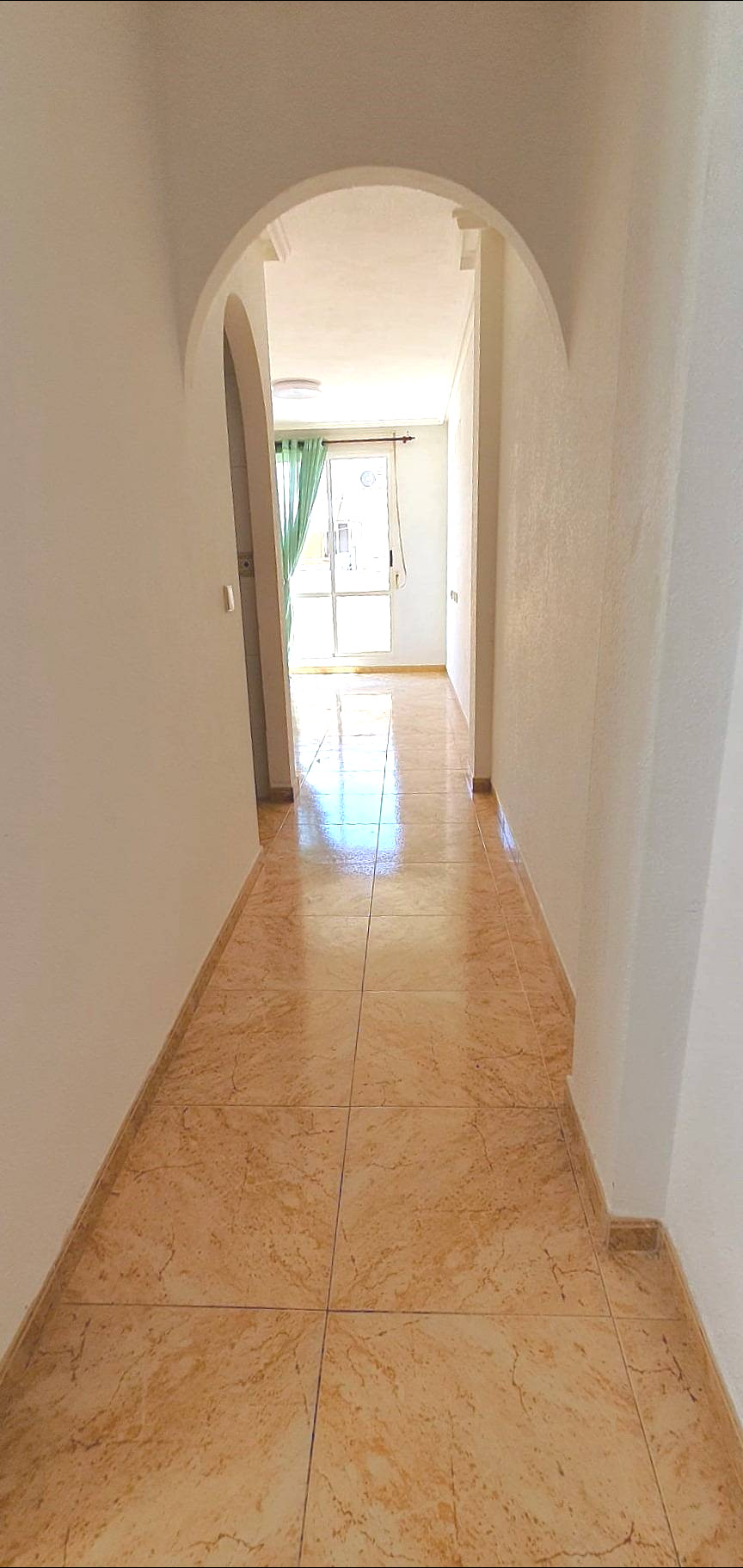 For sale - 2 Bedroom 1 Bathroom Penthouse in Torrevieja - Playa De Los Locos  - Alicante