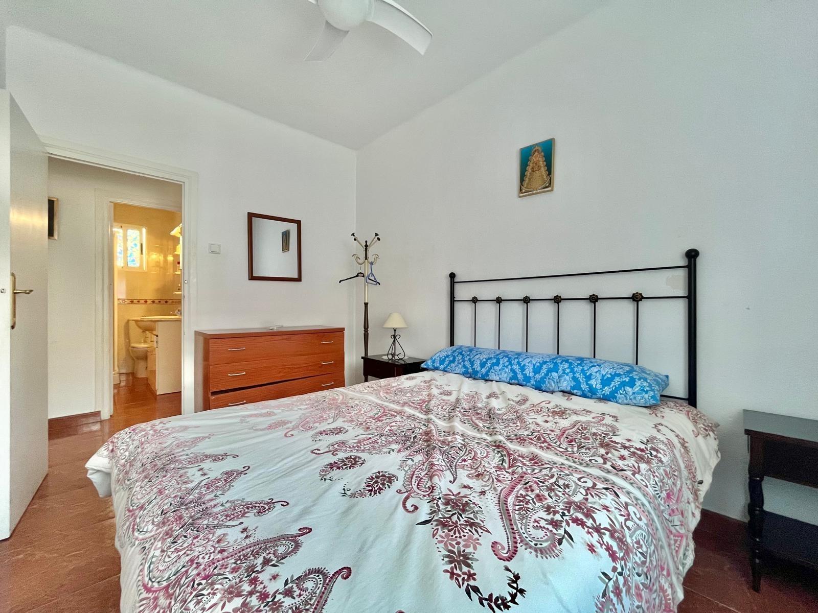 For sale - 3 Bedroom 1 Bathroom Apartment in Torrevieja - Estacion De Autobuses  - Alicante