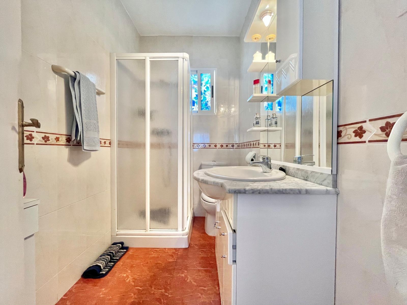 For sale - 3 Bedroom 1 Bathroom Apartment in Torrevieja - Estacion De Autobuses  - Alicante