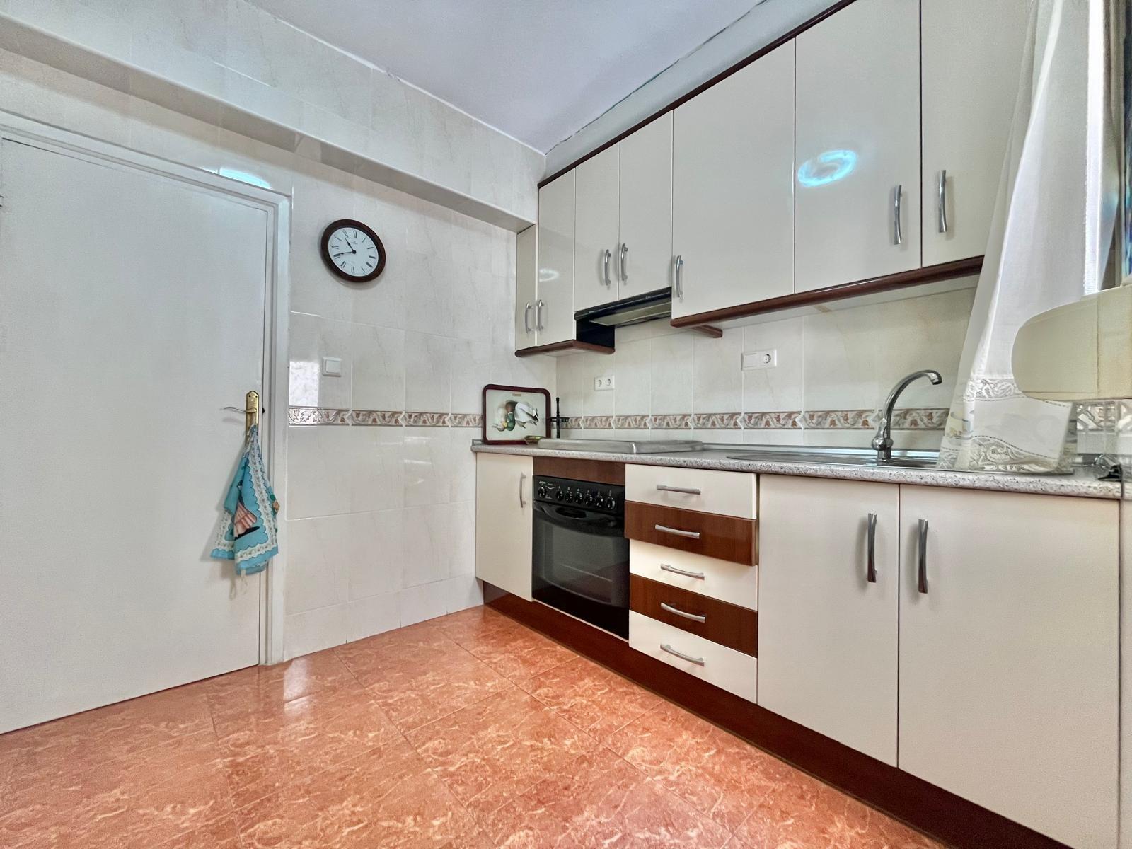 For sale - 3 Bedroom 1 Bathroom Apartment in Torrevieja - Estacion De Autobuses  - Alicante