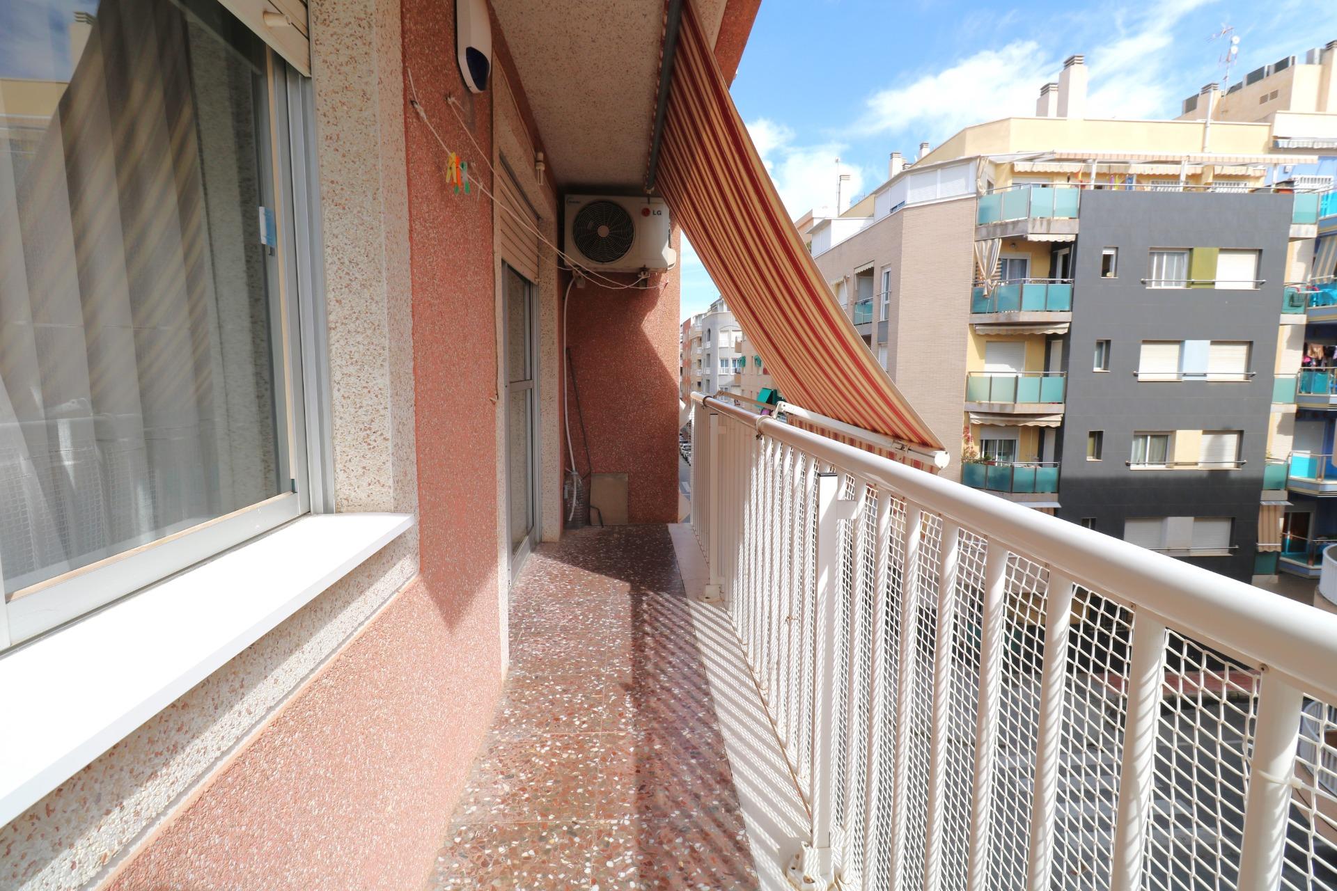 For sale - 3 Bedroom 1 Bathroom Apartment in Torrevieja - Acequion  - Alicante