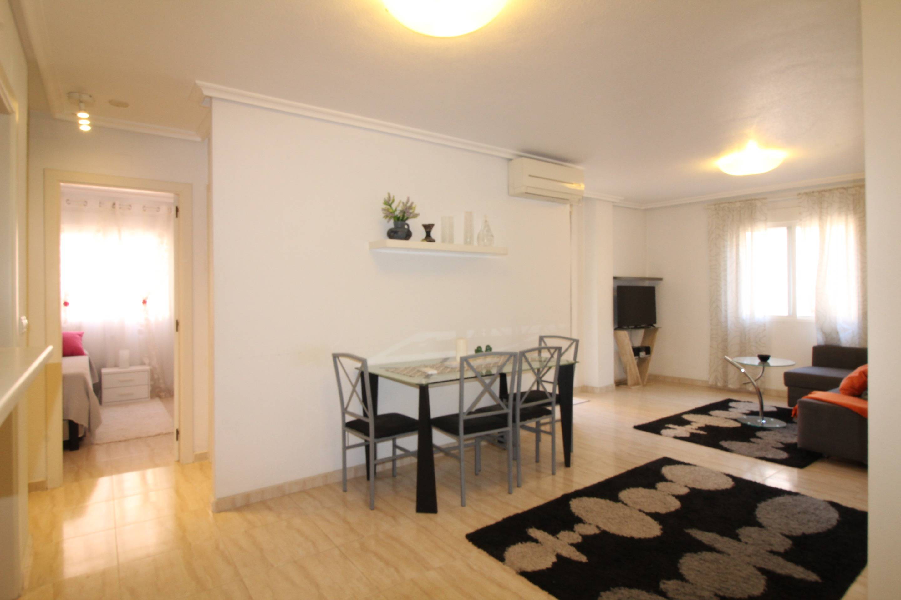 For sale - 2 Bedroom 1 Bathroom Apartment in Torrevieja - Centro  - Alicante