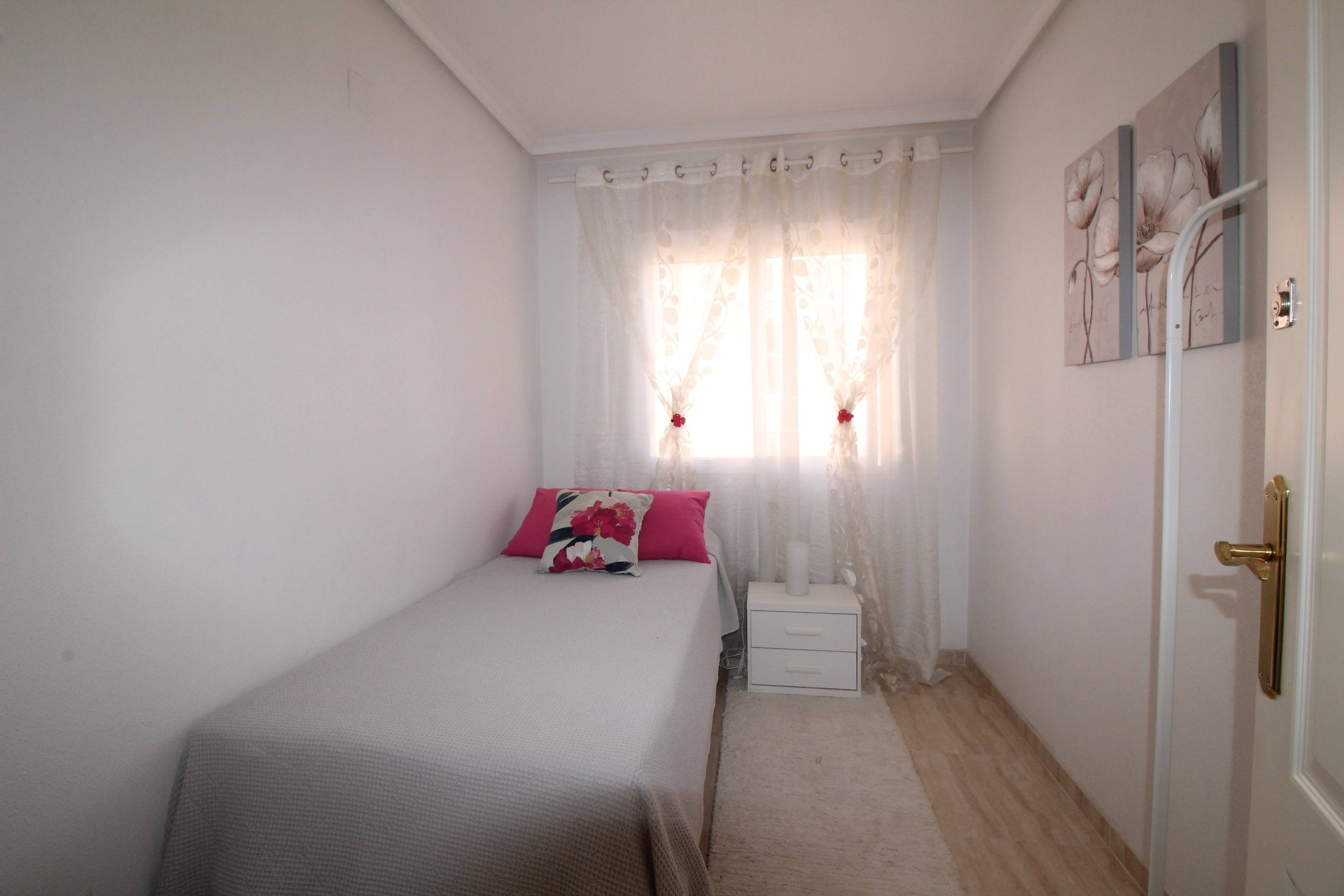 For sale - 2 Bedroom 1 Bathroom Apartment in Torrevieja - Centro  - Alicante