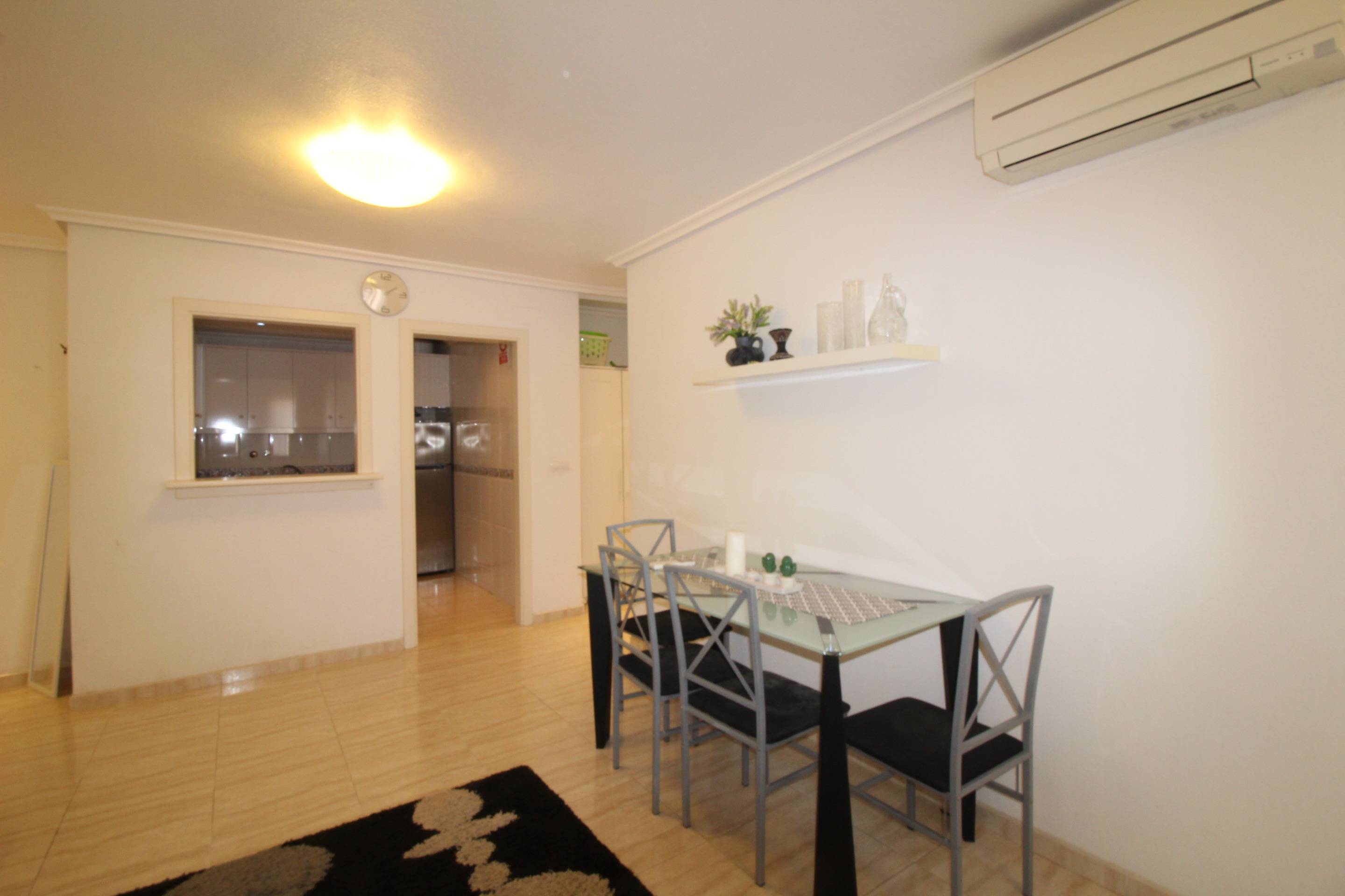 For sale - 2 Bedroom 1 Bathroom Apartment in Torrevieja - Centro  - Alicante