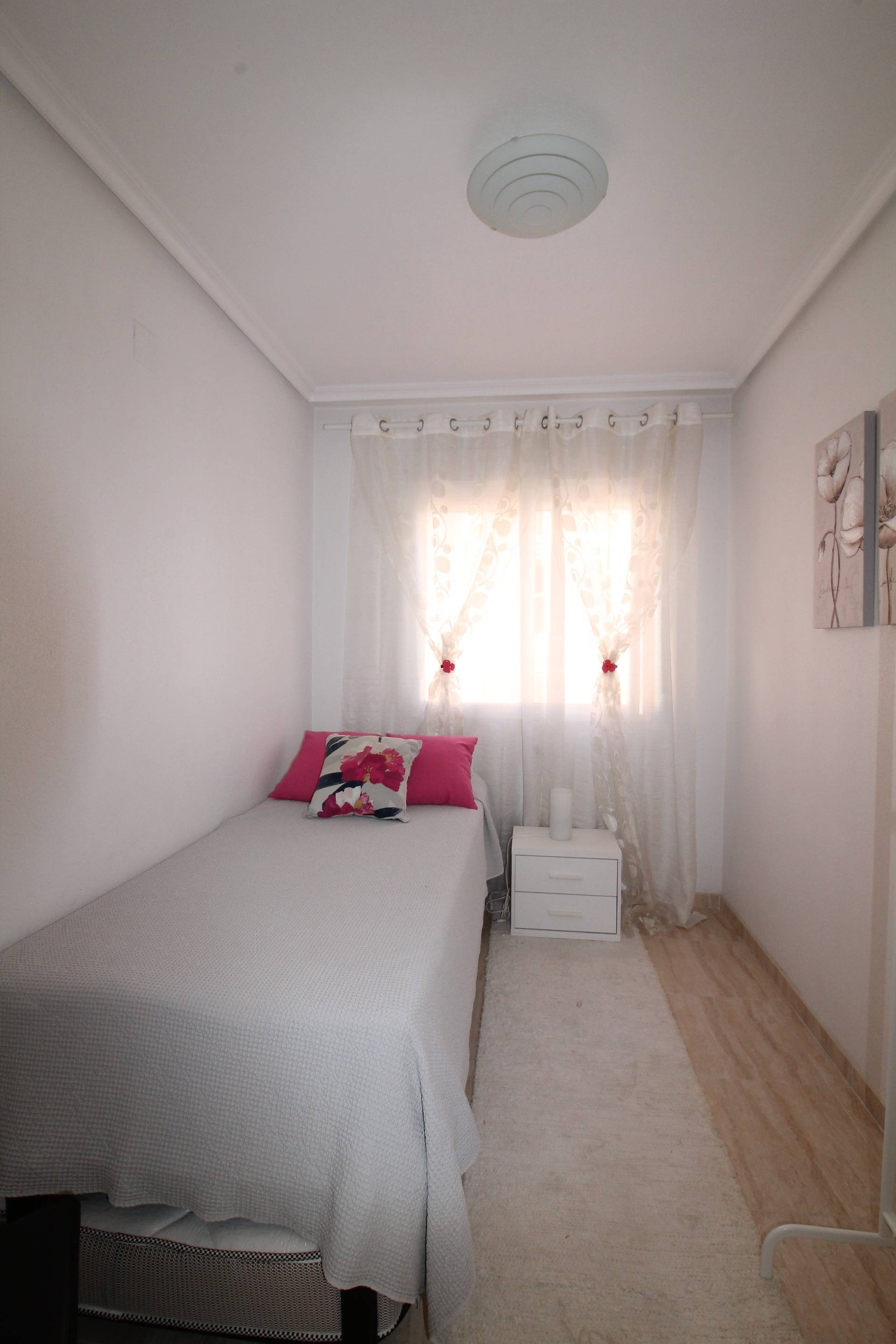 For sale - 2 Bedroom 1 Bathroom Apartment in Torrevieja - Centro  - Alicante