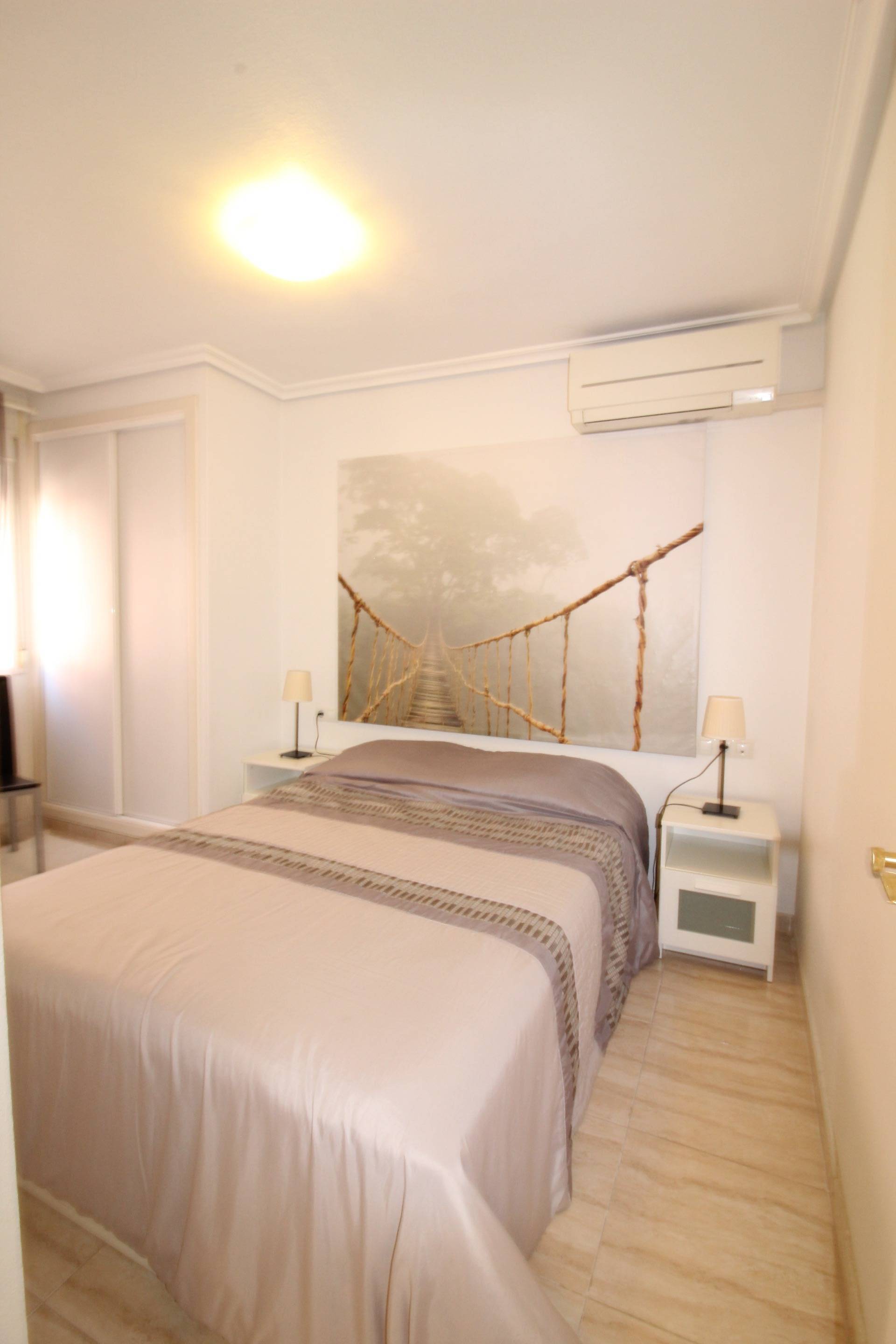 For sale - 2 Bedroom 1 Bathroom Apartment in Torrevieja - Centro  - Alicante