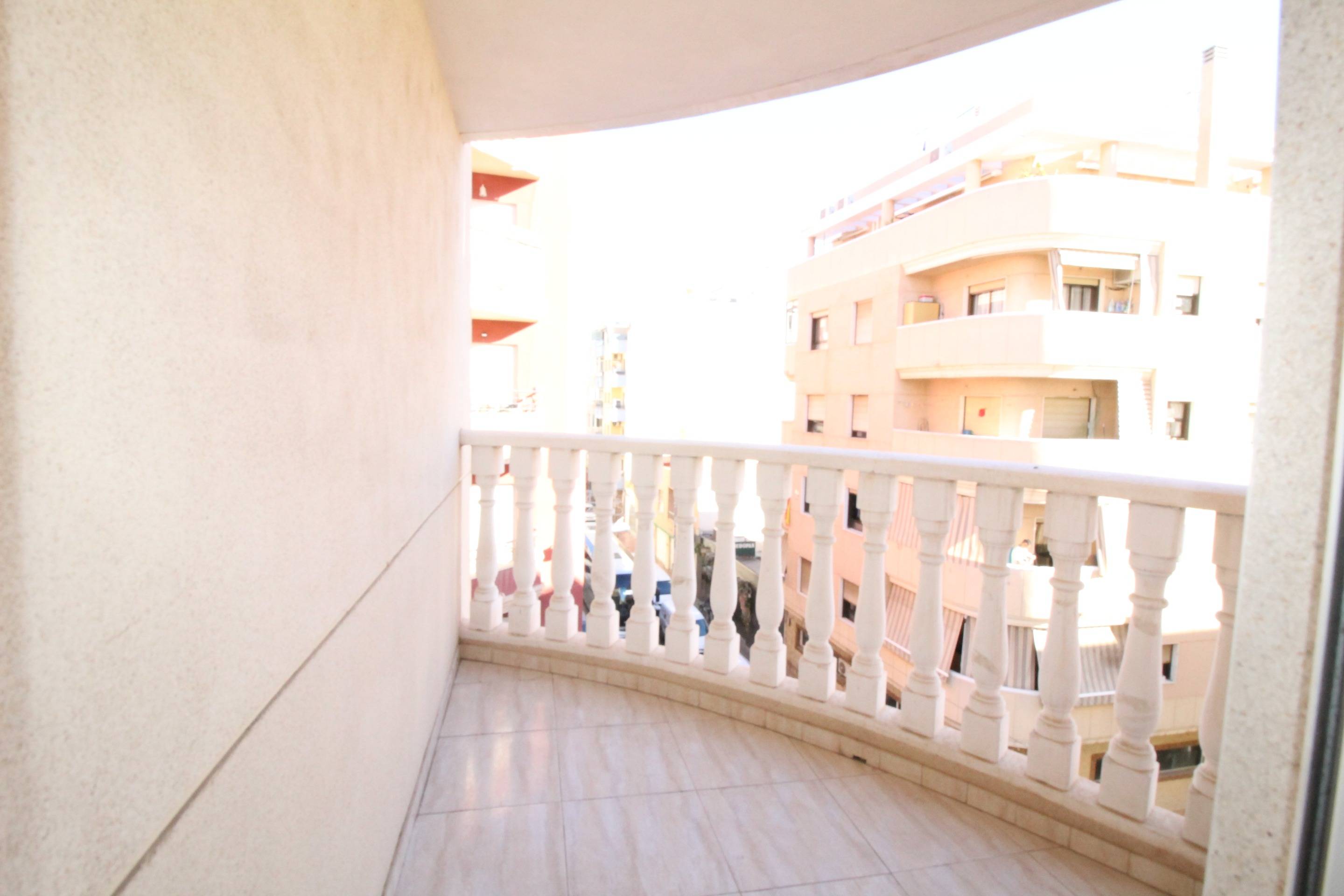 For sale - 2 Bedroom 1 Bathroom Apartment in Torrevieja - Centro  - Alicante