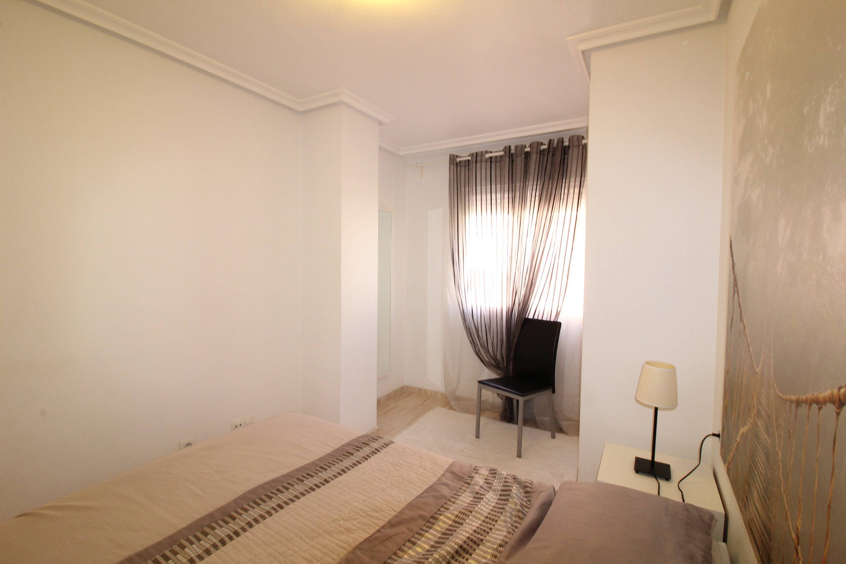 For sale - 2 Bedroom 1 Bathroom Apartment in Torrevieja - Centro  - Alicante
