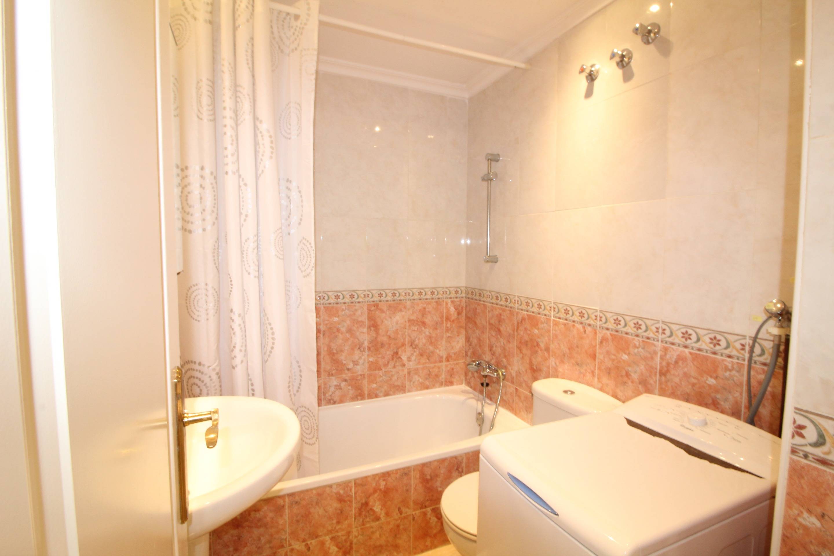 For sale - 2 Bedroom 1 Bathroom Apartment in Torrevieja - Centro  - Alicante
