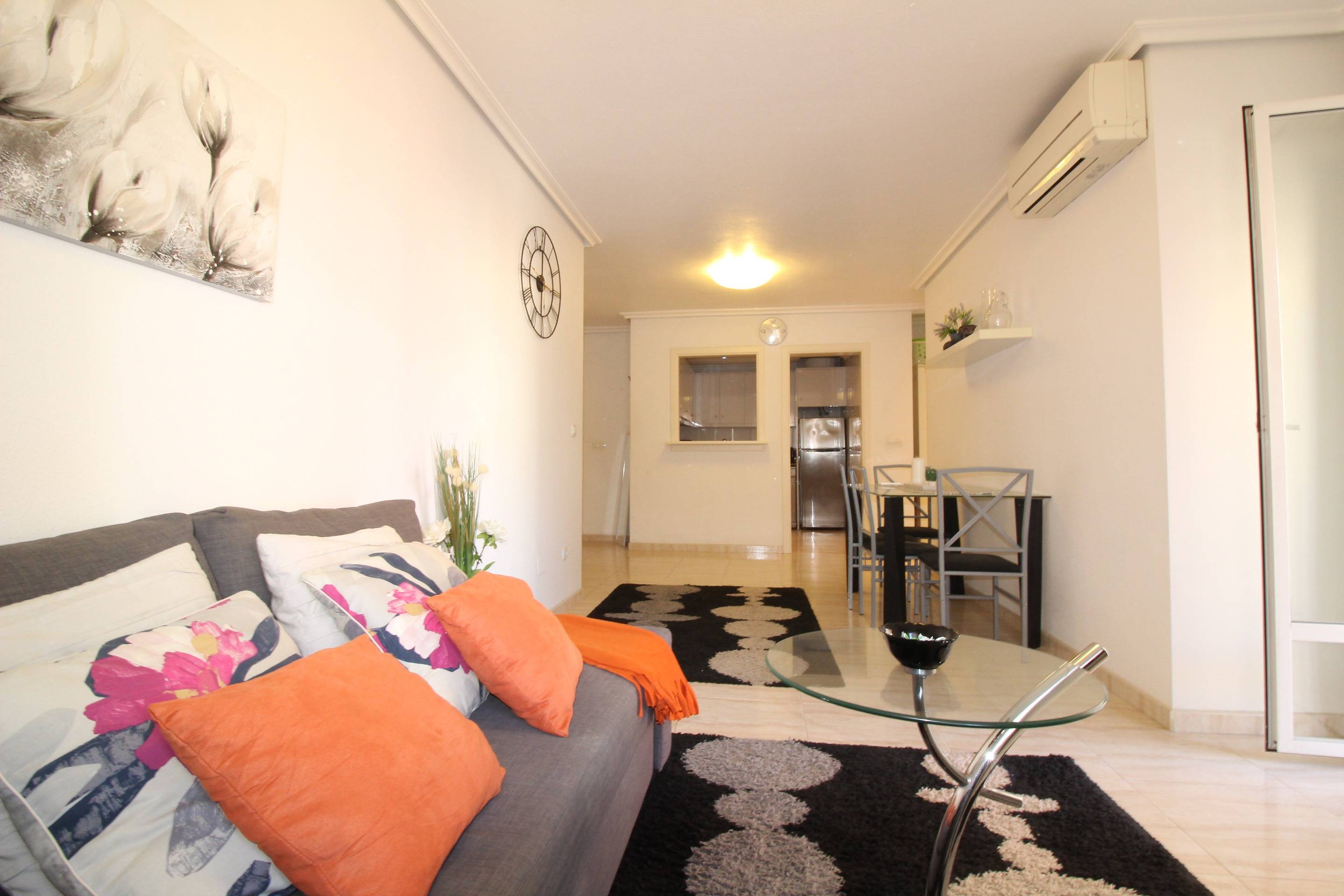 For sale - 2 Bedroom 1 Bathroom Apartment in Torrevieja - Centro  - Alicante