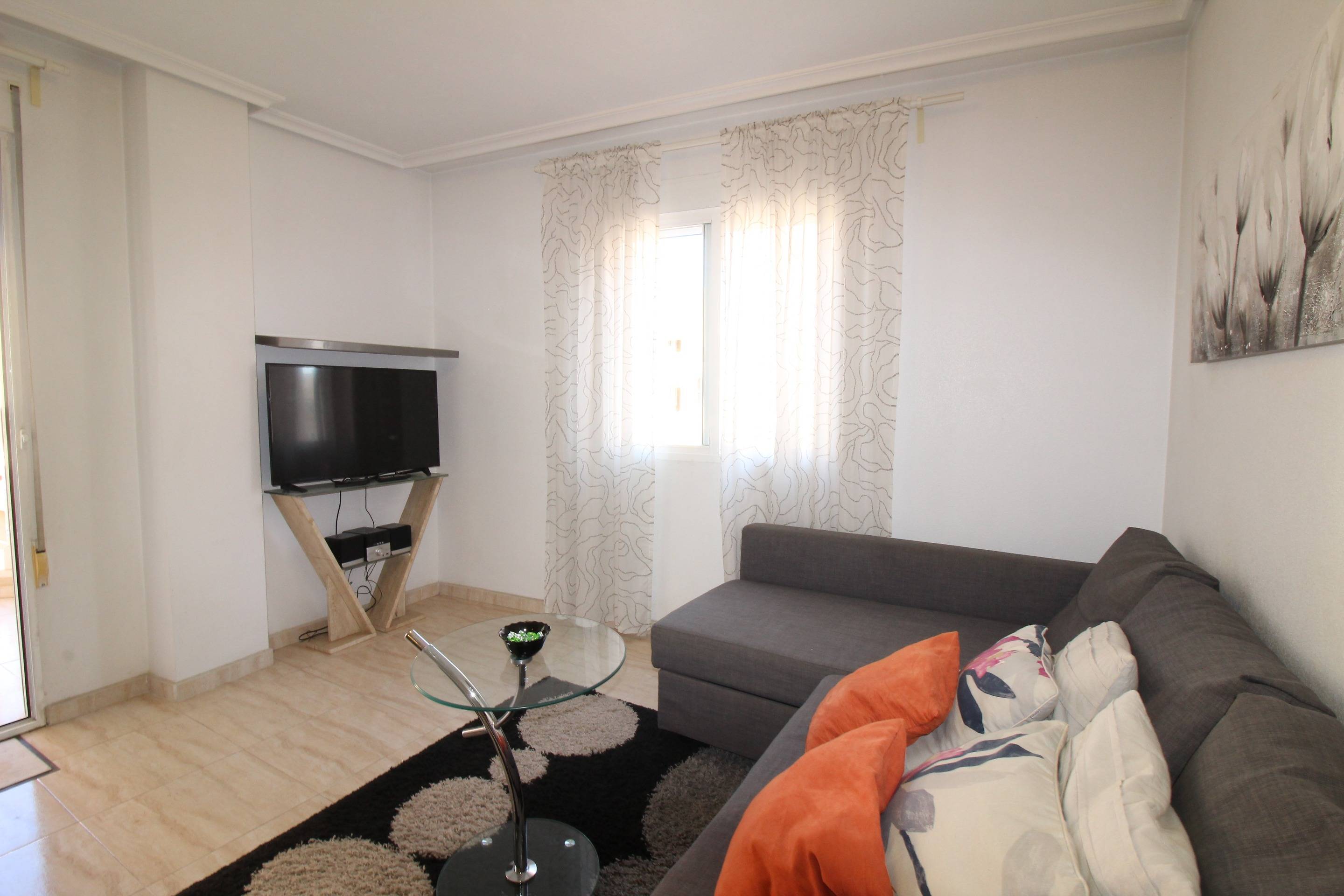 For sale - 2 Bedroom 1 Bathroom Apartment in Torrevieja - Centro  - Alicante