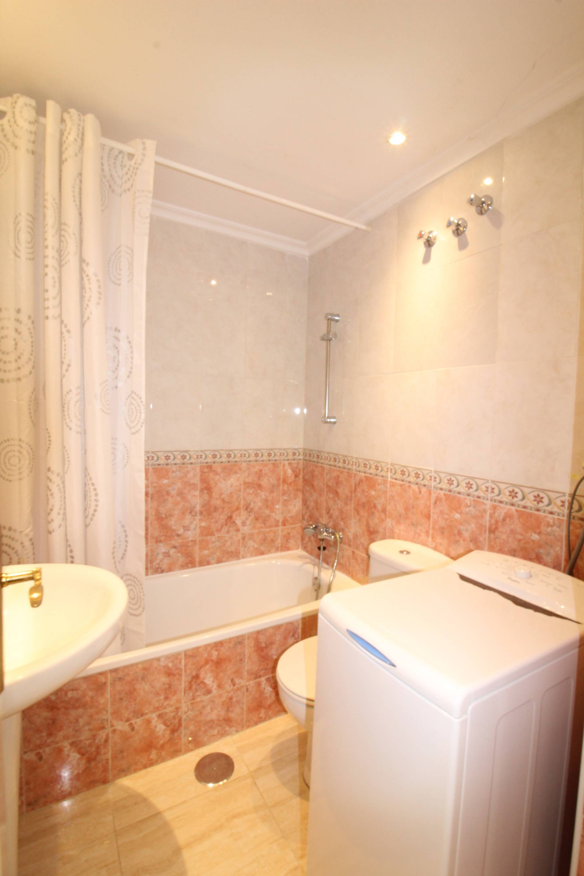 For sale - 2 Bedroom 1 Bathroom Apartment in Torrevieja - Centro  - Alicante