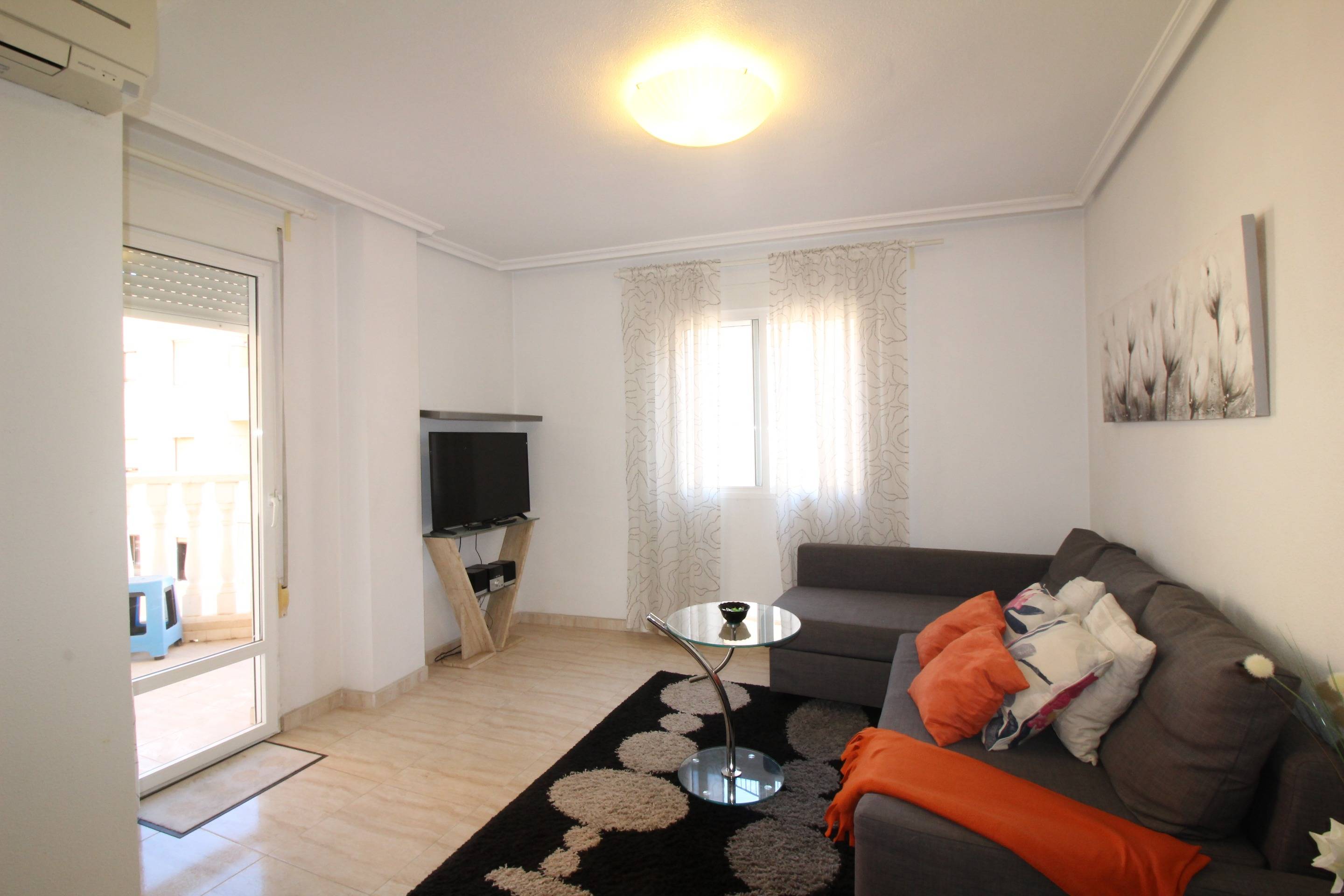 For sale - 2 Bedroom 1 Bathroom Apartment in Torrevieja - Centro  - Alicante