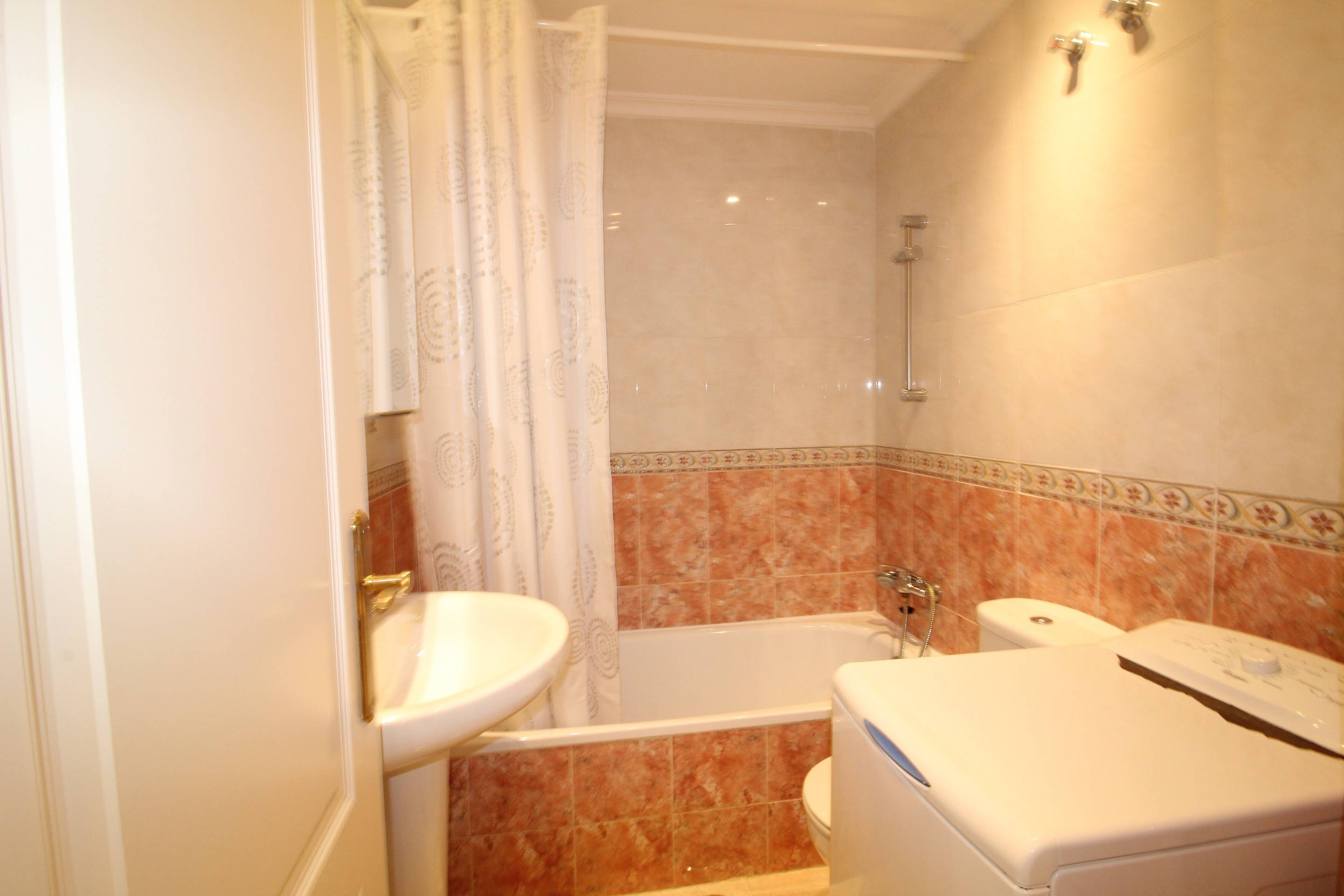 For sale - 2 Bedroom 1 Bathroom Apartment in Torrevieja - Centro  - Alicante