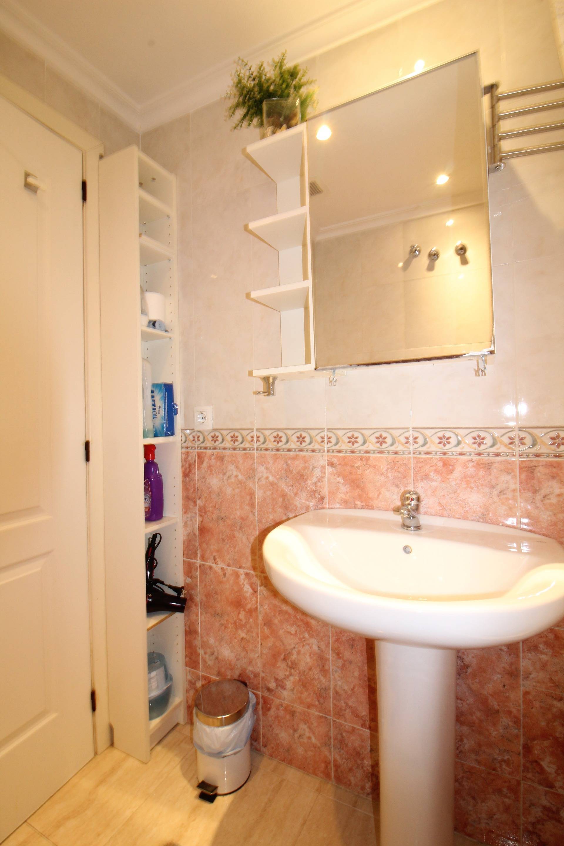 For sale - 2 Bedroom 1 Bathroom Apartment in Torrevieja - Centro  - Alicante