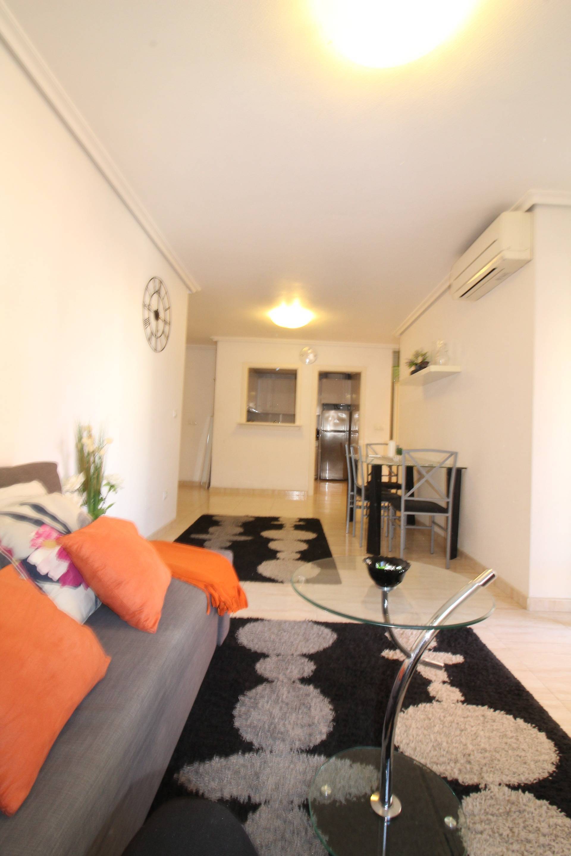 For sale - 2 Bedroom 1 Bathroom Apartment in Torrevieja - Centro  - Alicante