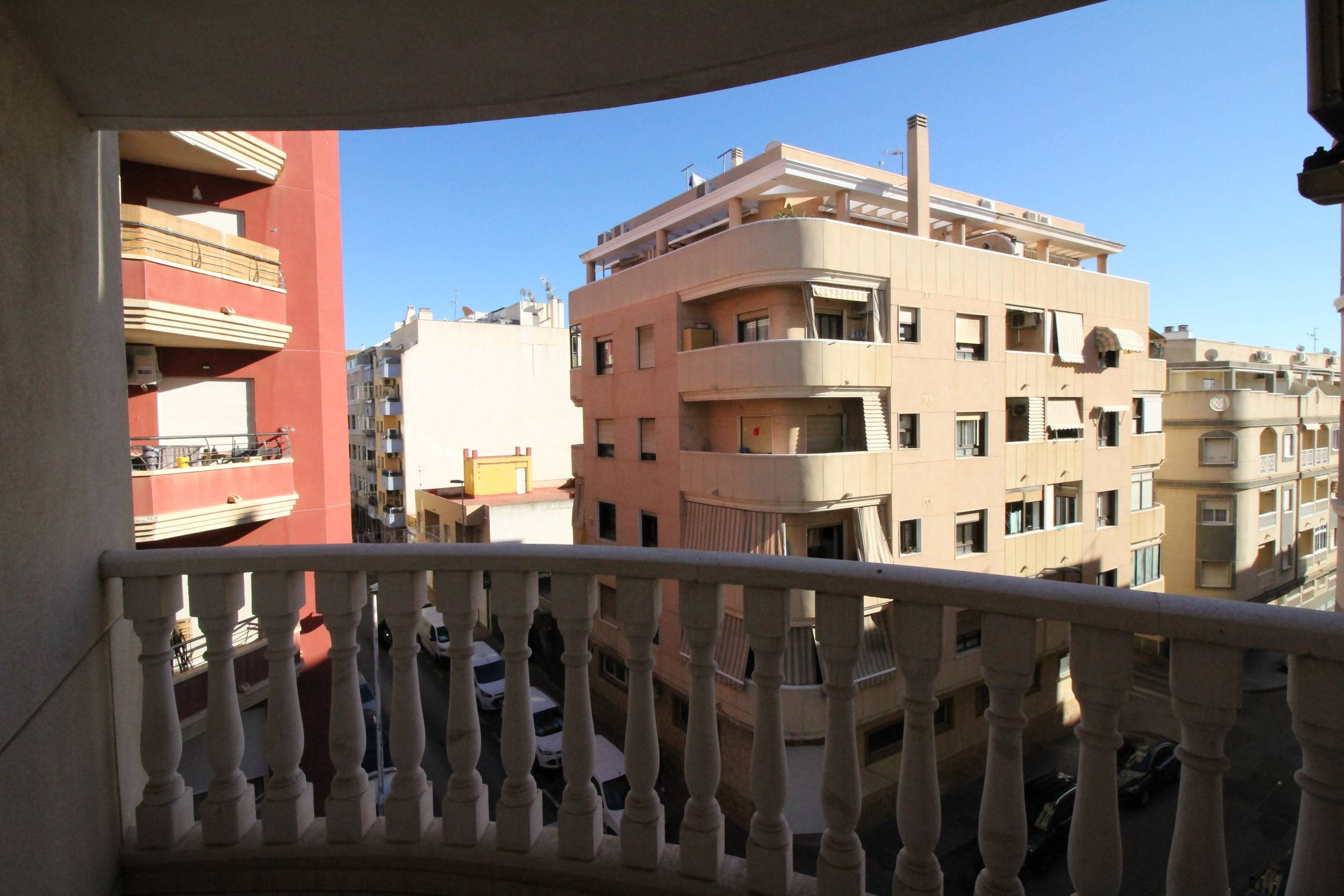 For sale - 2 Bedroom 1 Bathroom Apartment in Torrevieja - Centro  - Alicante