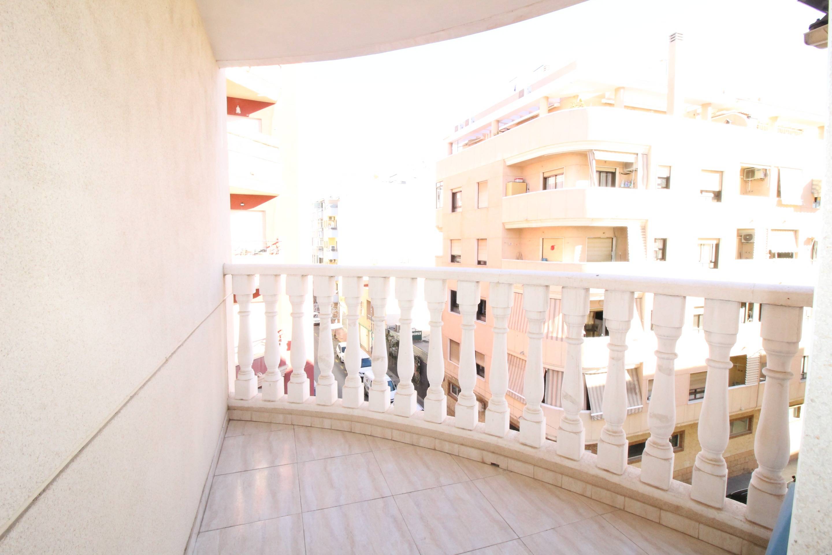 For sale - 2 Bedroom 1 Bathroom Apartment in Torrevieja - Centro  - Alicante