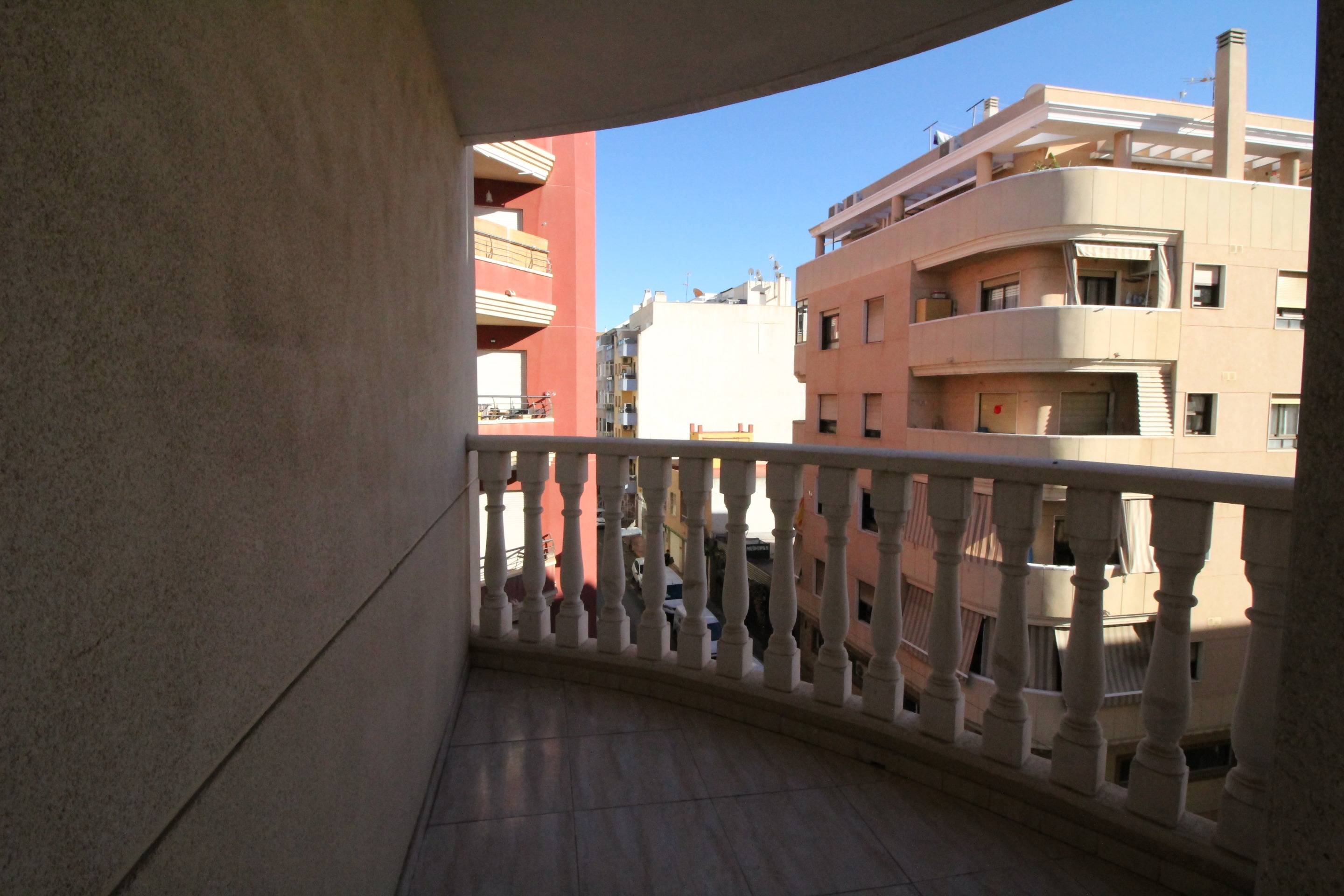 For sale - 2 Bedroom 1 Bathroom Apartment in Torrevieja - Centro  - Alicante