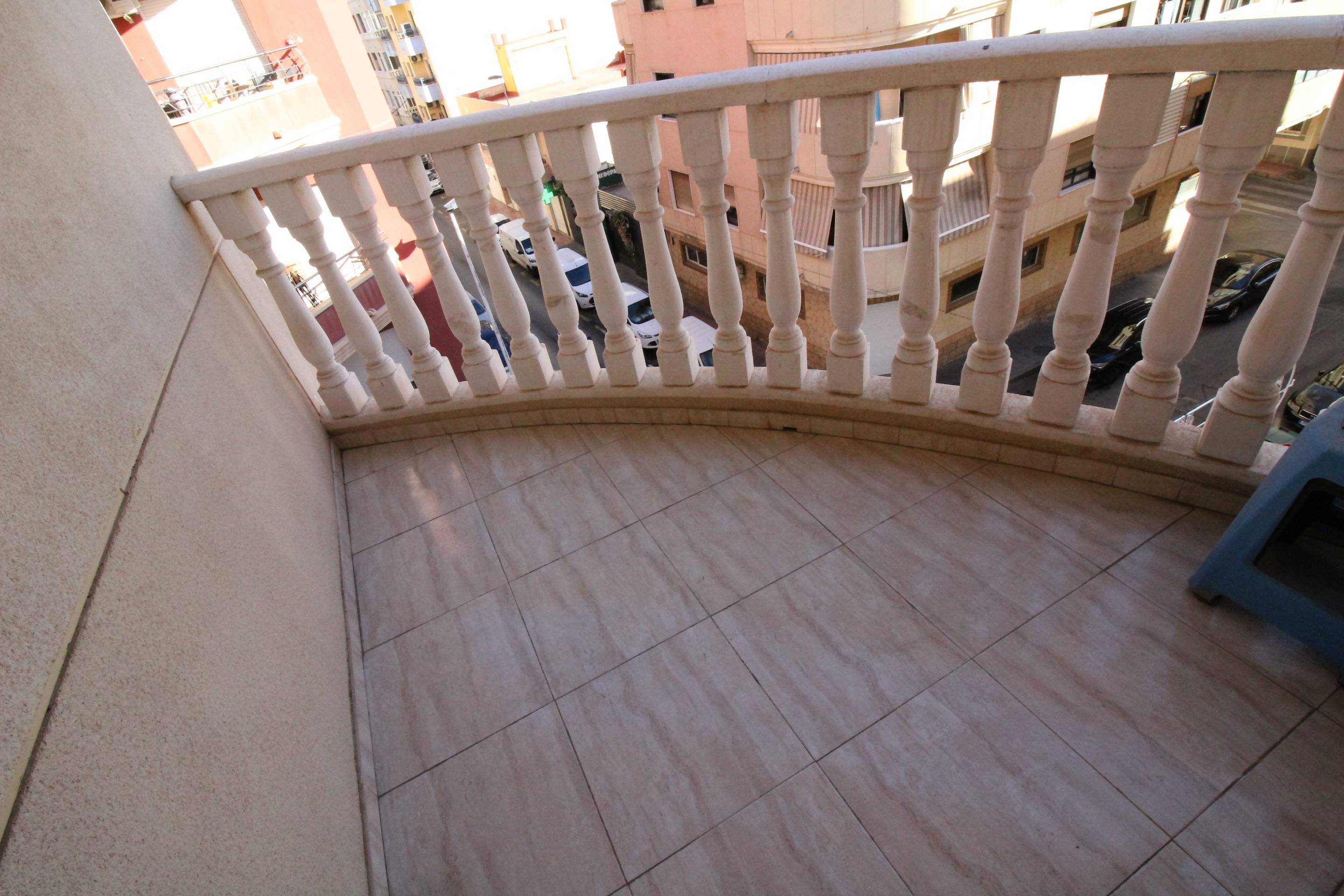 For sale - 2 Bedroom 1 Bathroom Apartment in Torrevieja - Centro  - Alicante