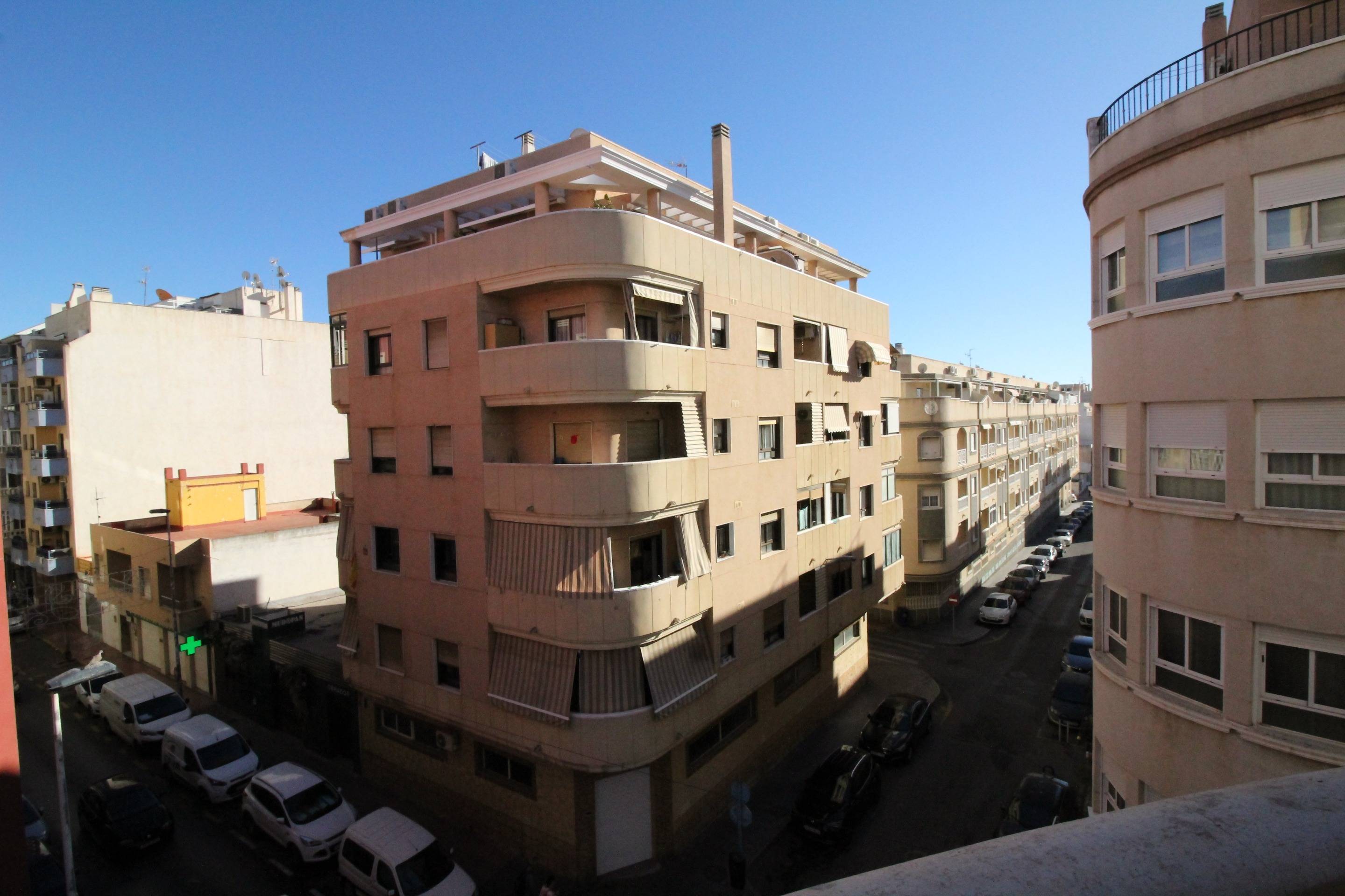 For sale - 2 Bedroom 1 Bathroom Apartment in Torrevieja - Centro  - Alicante
