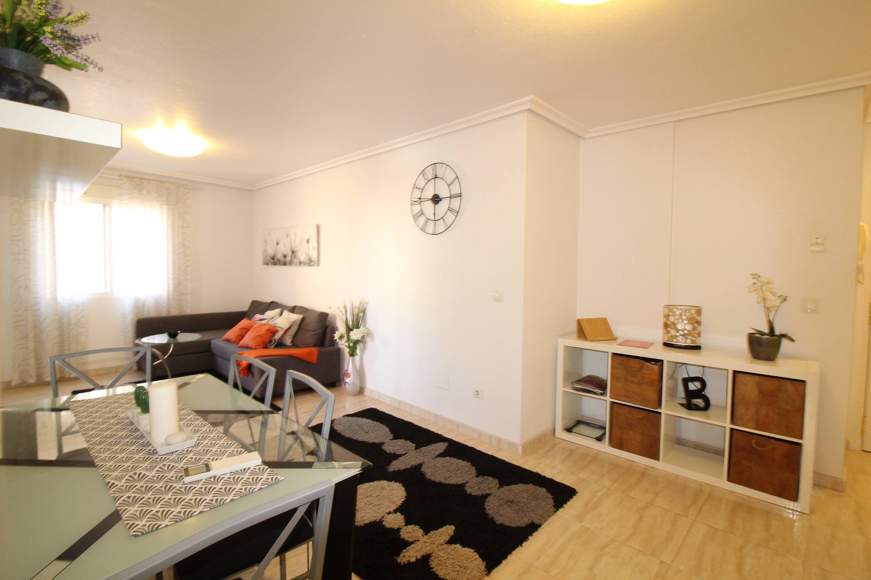 For sale - 2 Bedroom 1 Bathroom Apartment in Torrevieja - Centro  - Alicante