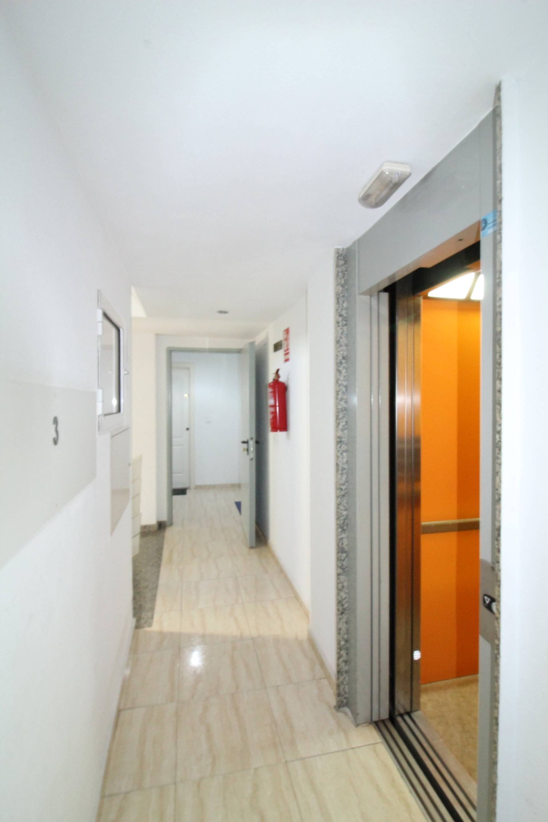 For sale - 2 Bedroom 1 Bathroom Apartment in Torrevieja - Centro  - Alicante