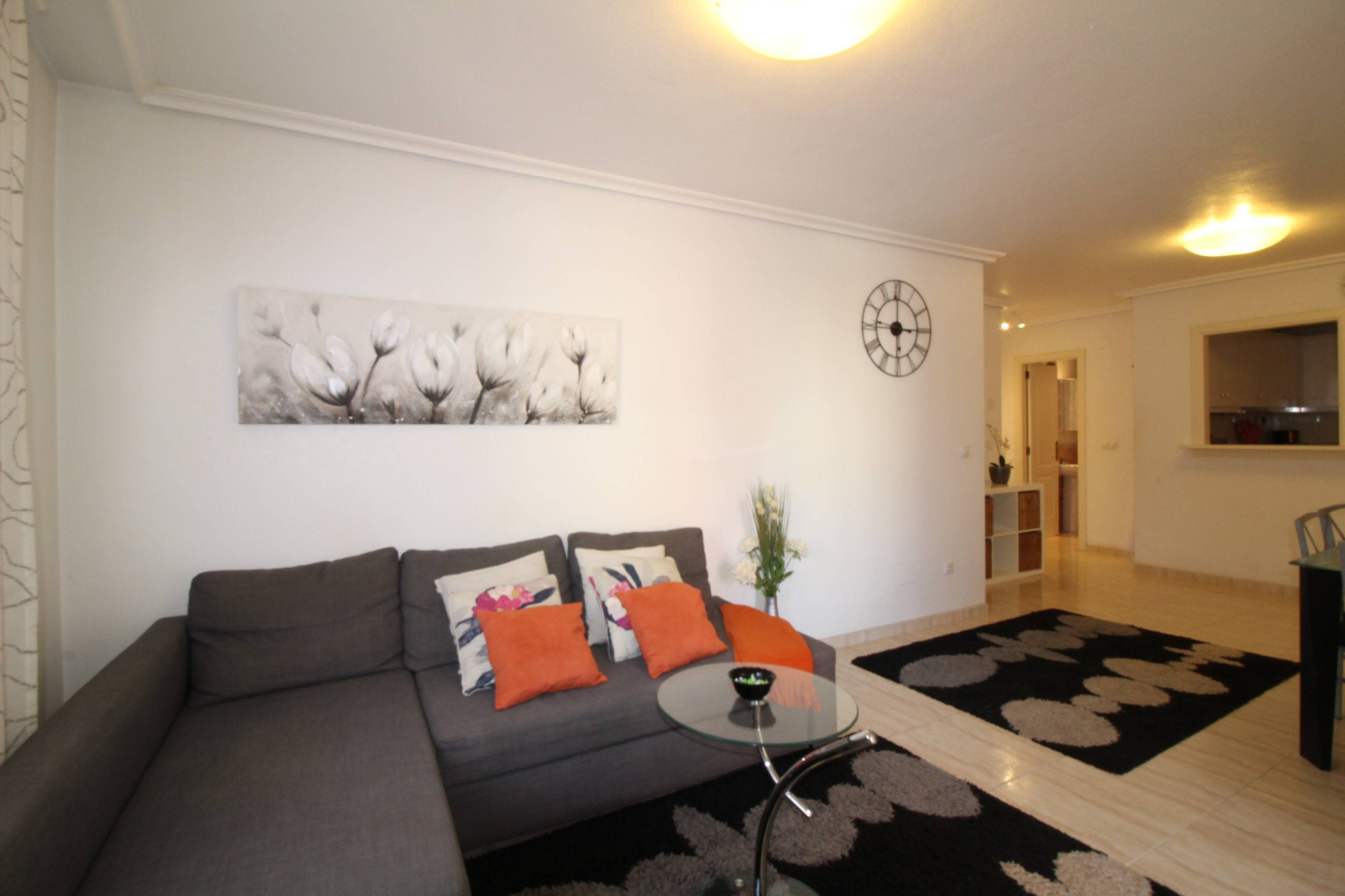 For sale - 2 Bedroom 1 Bathroom Apartment in Torrevieja - Centro  - Alicante