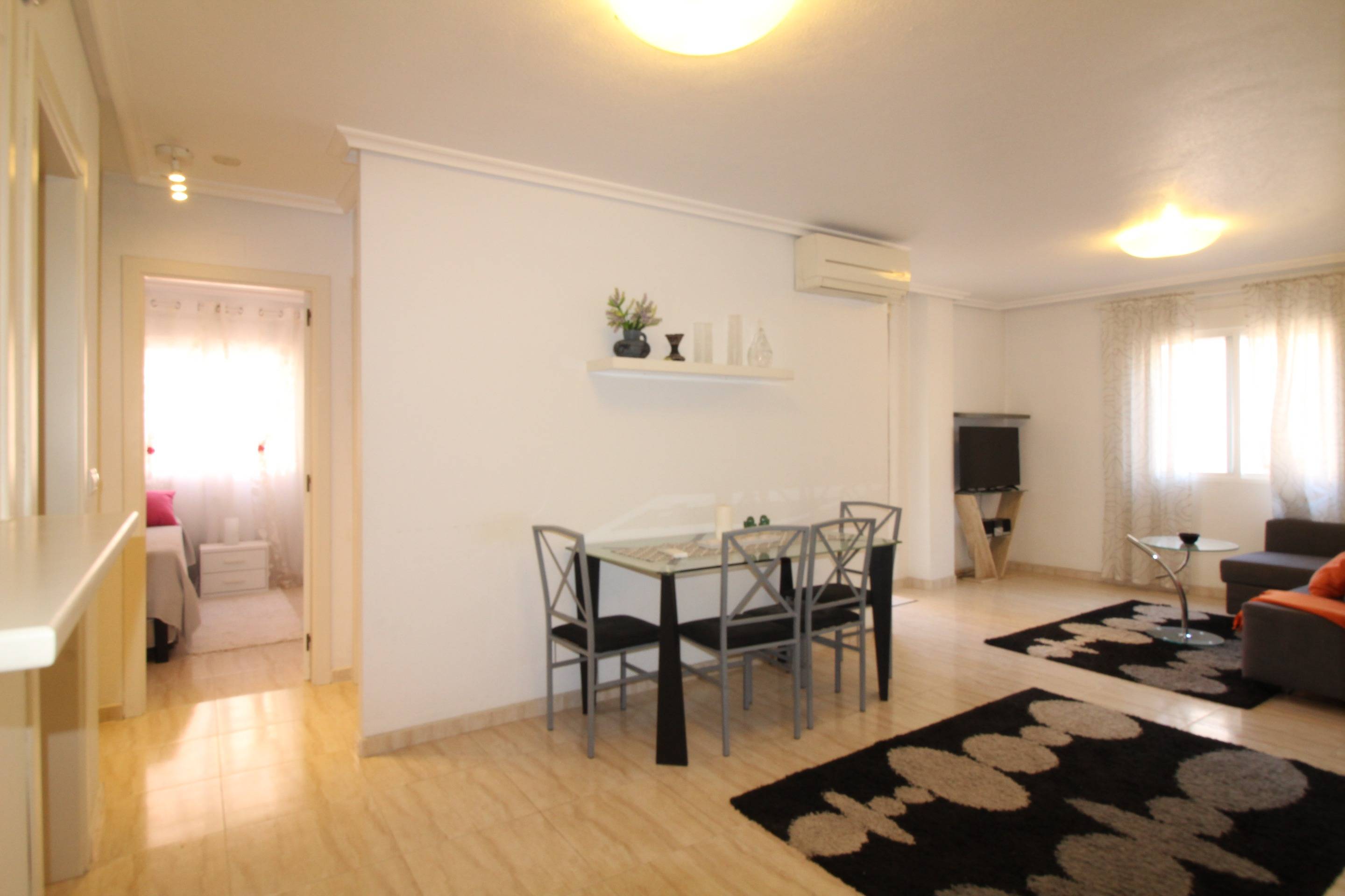 For sale - 2 Bedroom 1 Bathroom Apartment in Torrevieja - Centro  - Alicante