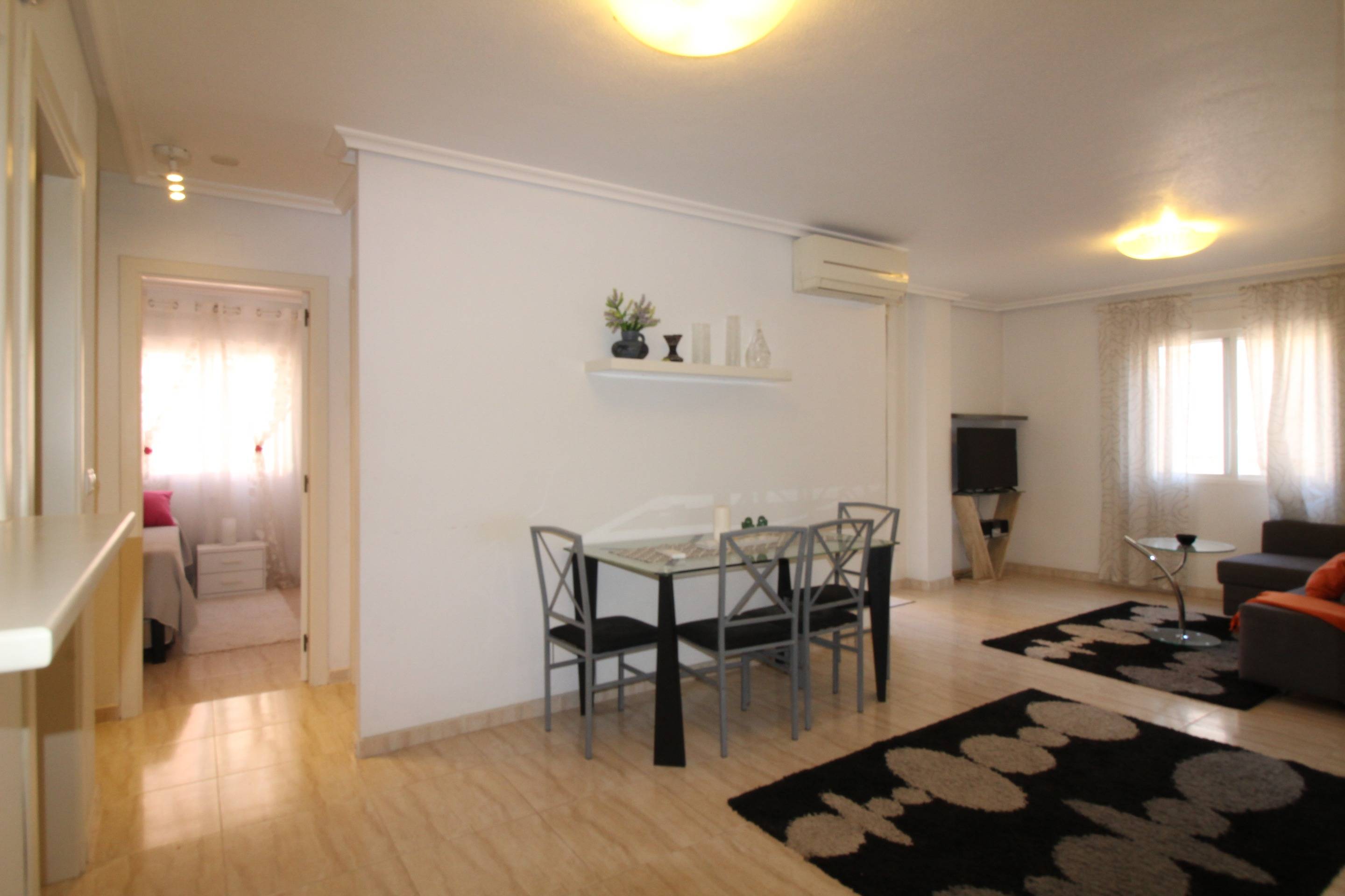 For sale - 2 Bedroom 1 Bathroom Apartment in Torrevieja - Centro  - Alicante