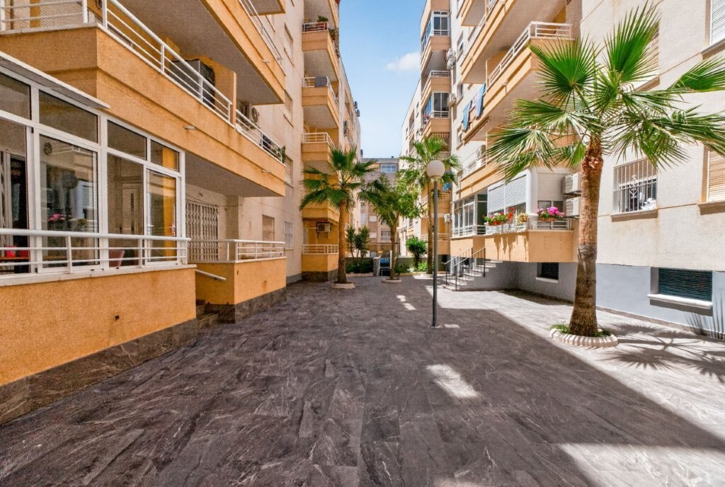 For sale - 3 Bedroom 3 Bathroom Apartment in Torrevieja - Costa Blanca  - Alicante