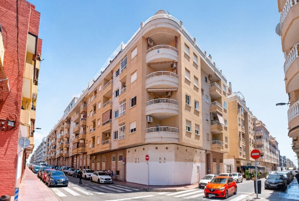 For sale - 3 Bedroom 3 Bathroom Apartment in Torrevieja - Costa Blanca  - Alicante