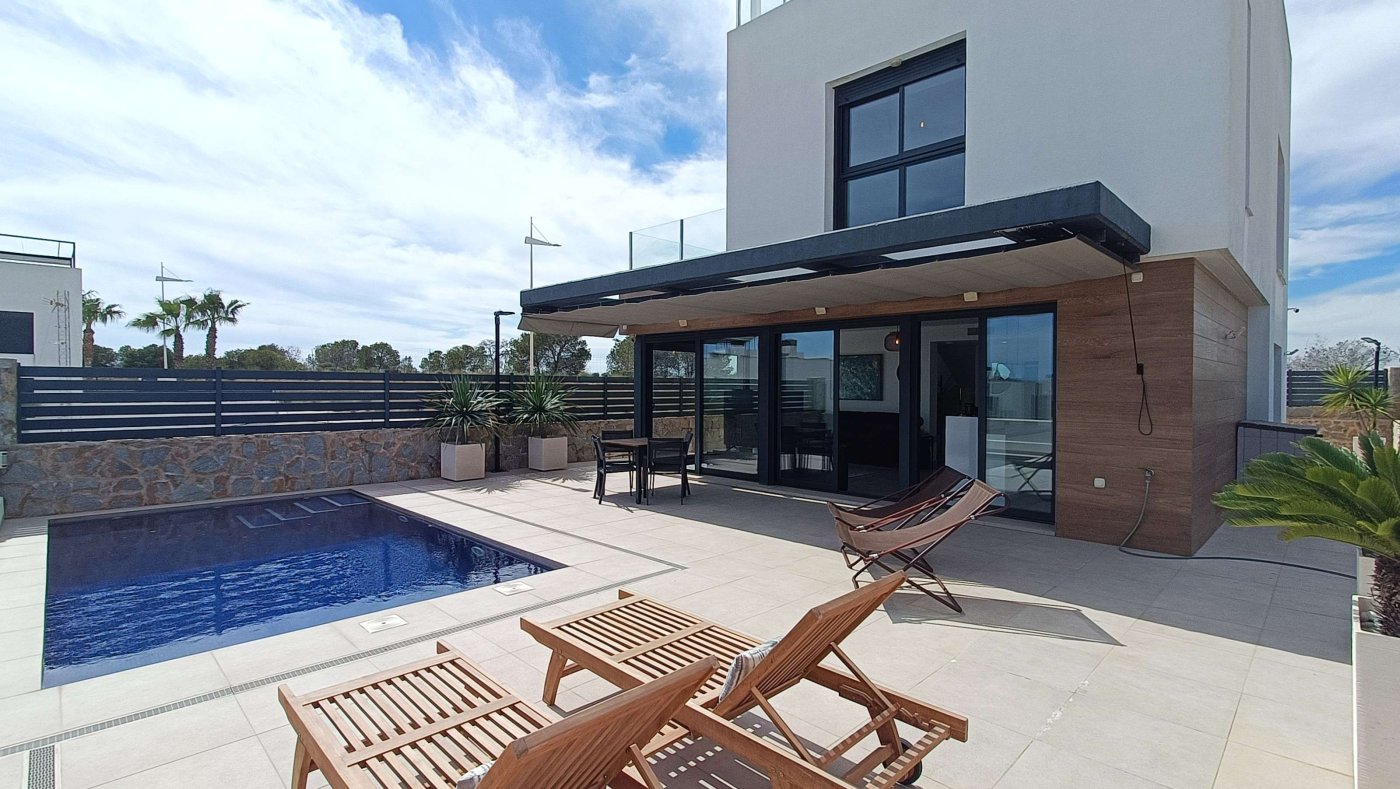 For sale - 3 Bedroom 4 Bathroom Villa in Algorfa - Inland  - Alicante