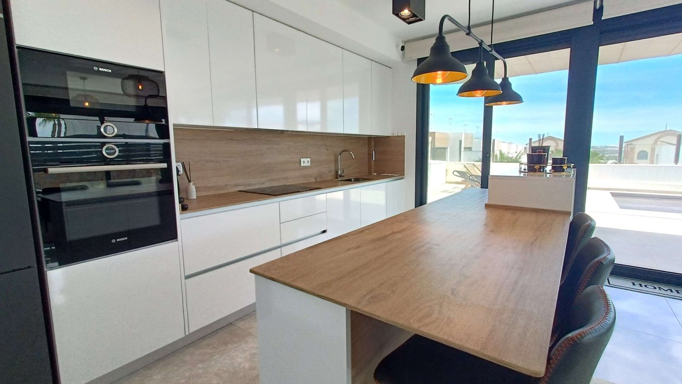 For sale - 3 Bedroom 4 Bathroom Villa in Algorfa - Inland  - Alicante