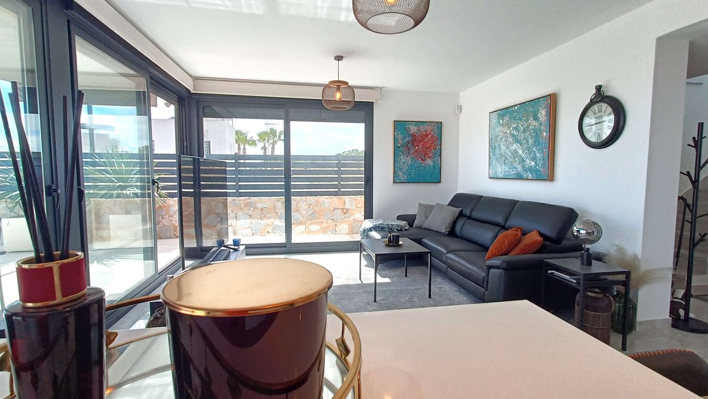For sale - 3 Bedroom 4 Bathroom Villa in Algorfa - Inland  - Alicante