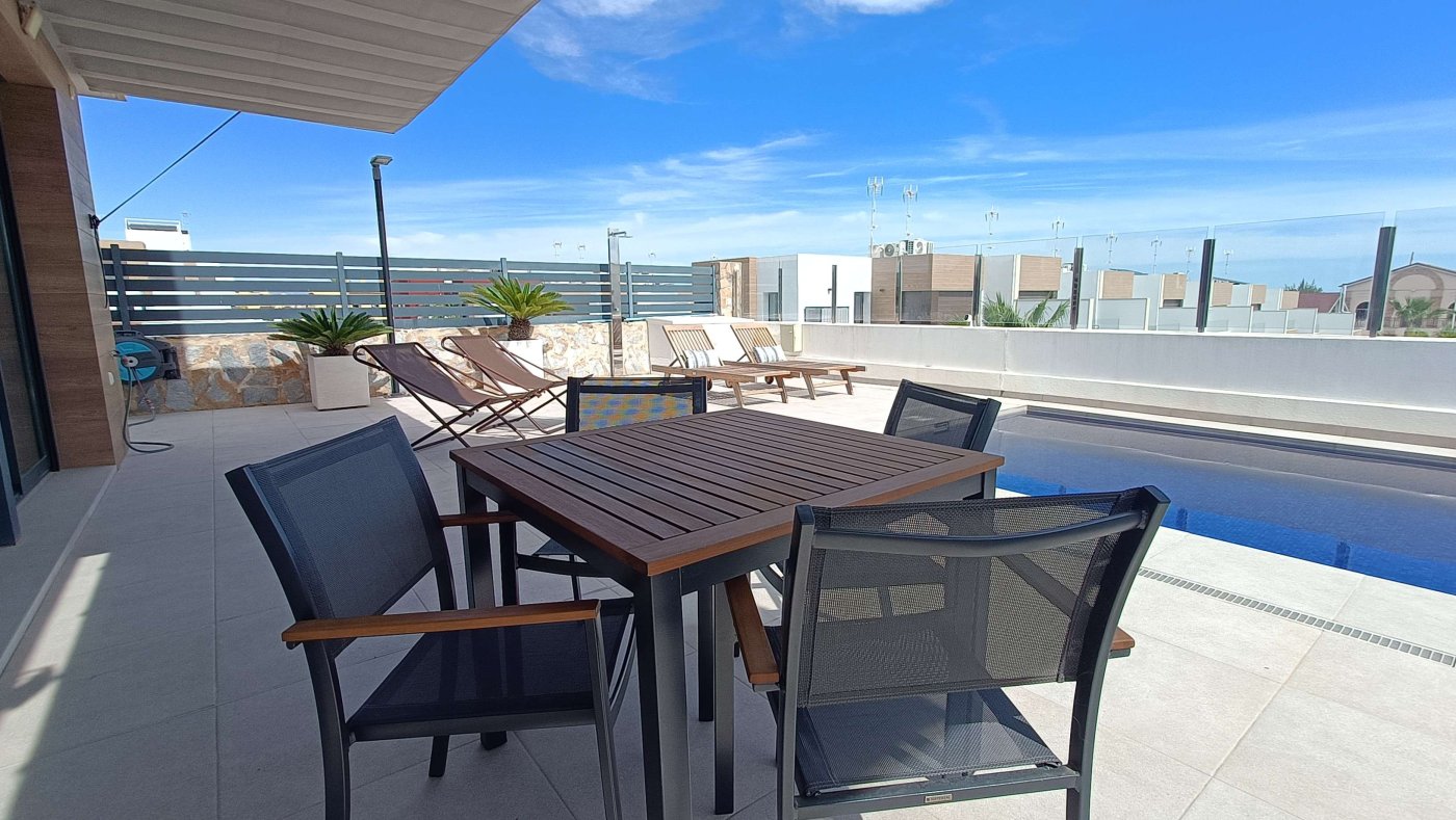 For sale - 3 Bedroom 4 Bathroom Villa in Algorfa - Inland  - Alicante