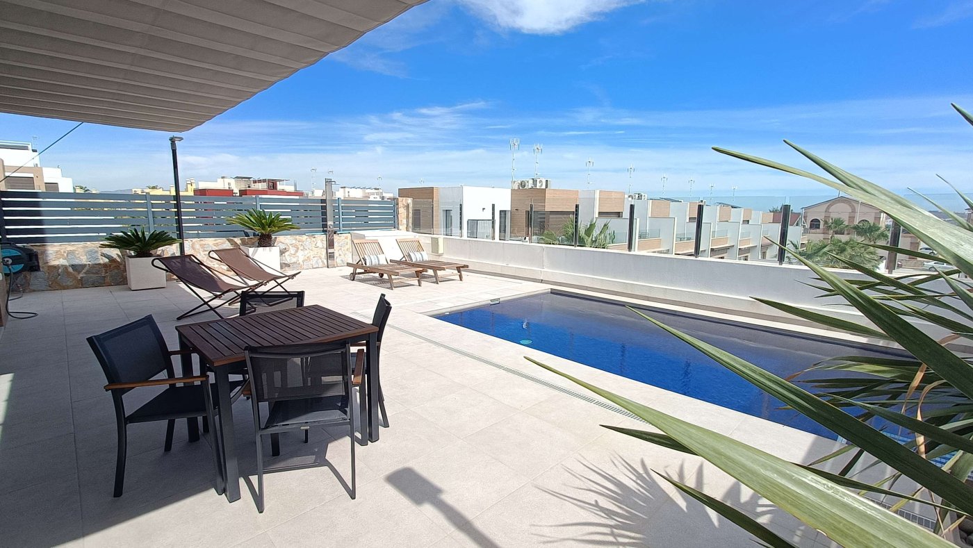 For sale - 3 Bedroom 4 Bathroom Villa in Algorfa - Inland  - Alicante