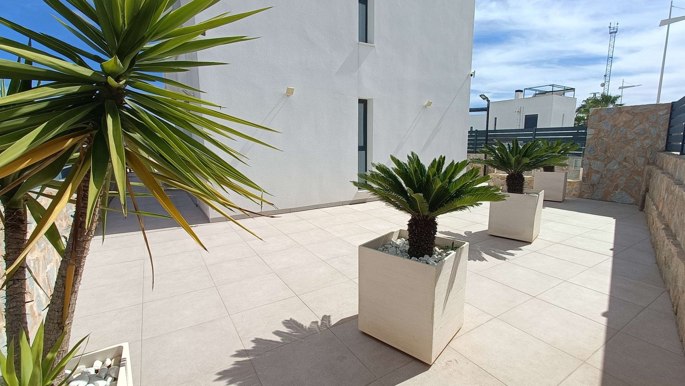 For sale - 3 Bedroom 4 Bathroom Villa in Algorfa - Inland  - Alicante