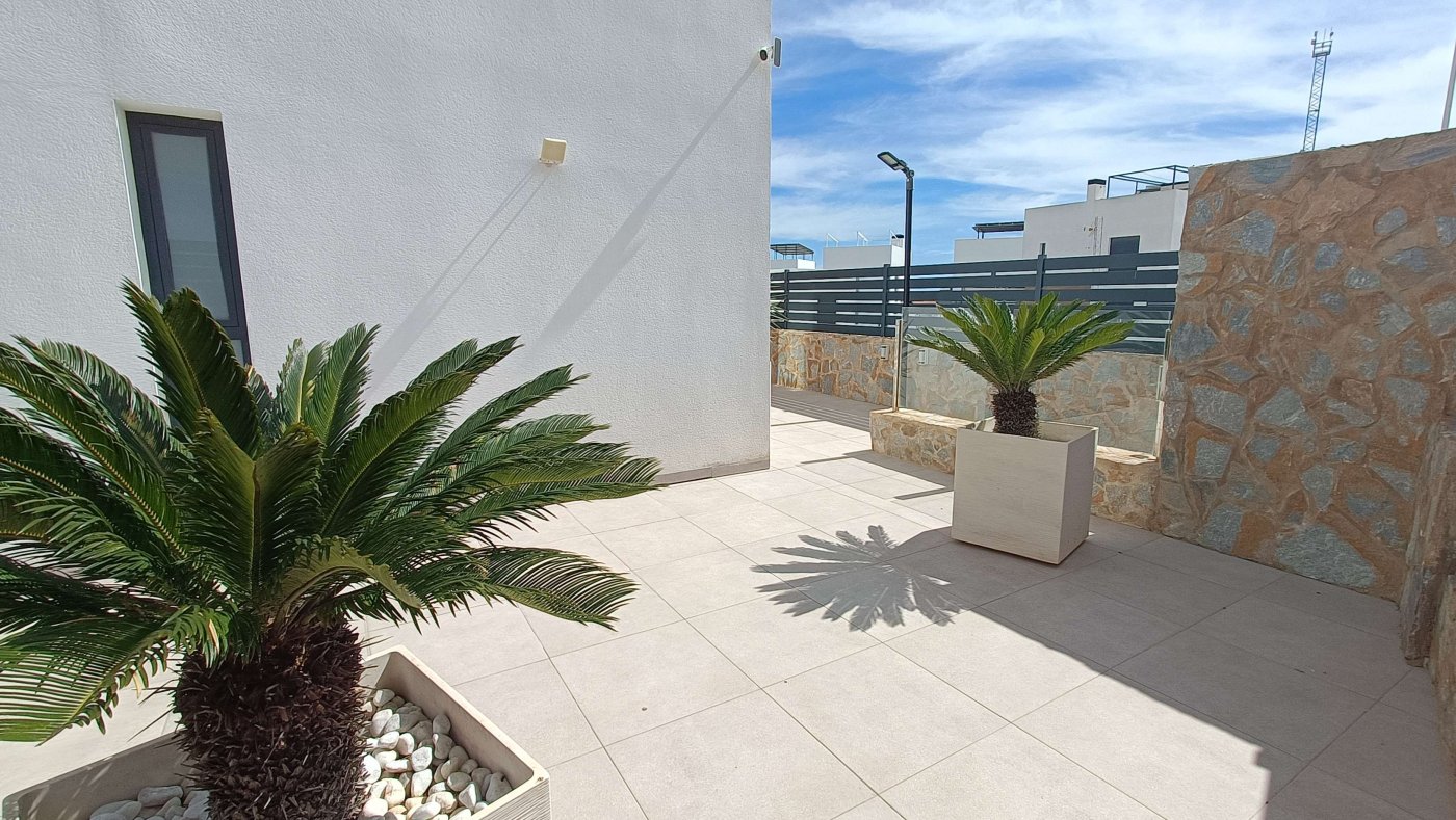 For sale - 3 Bedroom 4 Bathroom Villa in Algorfa - Inland  - Alicante