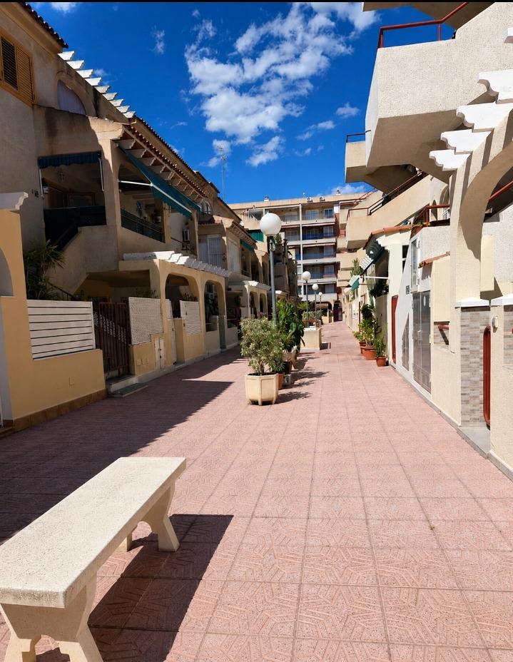 For sale - 2 Bedroom 1 Bathroom Apartment in Torrevieja - Acequion  - Alicante
