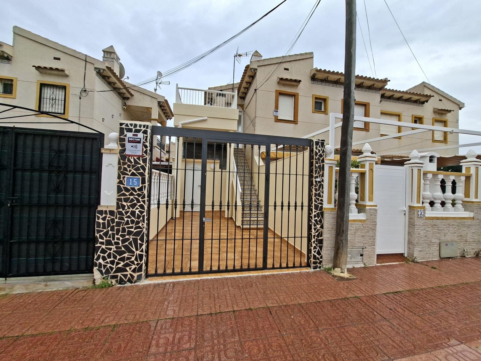 For sale - 2 Bedroom 1 Bathroom Bungalow in Orihuela Costa - Punta Prima  - Alicante