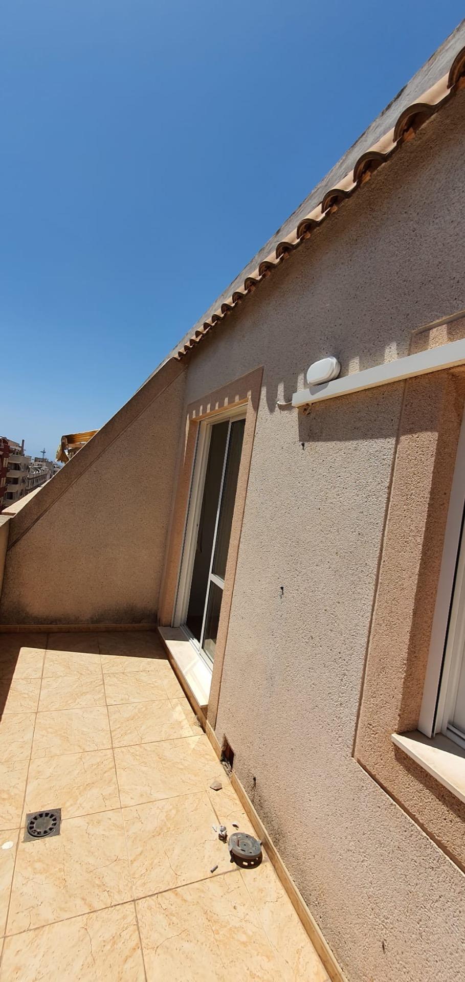 For sale - 2 Bedroom 1 Bathroom Penthouse in Torrevieja - Centro  - Alicante
