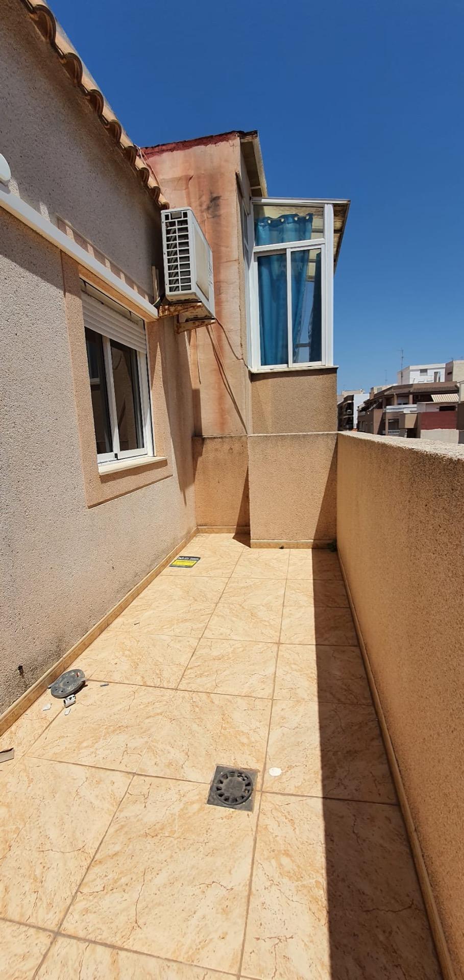 For sale - 2 Bedroom 1 Bathroom Penthouse in Torrevieja - Centro  - Alicante