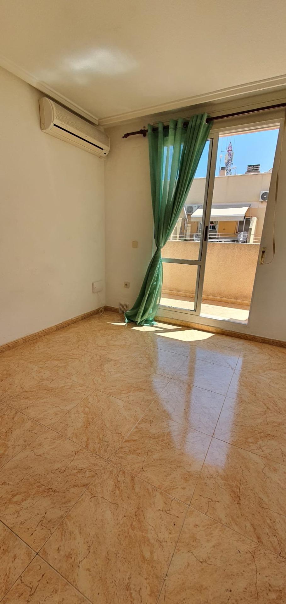 For sale - 2 Bedroom 1 Bathroom Penthouse in Torrevieja - Centro  - Alicante