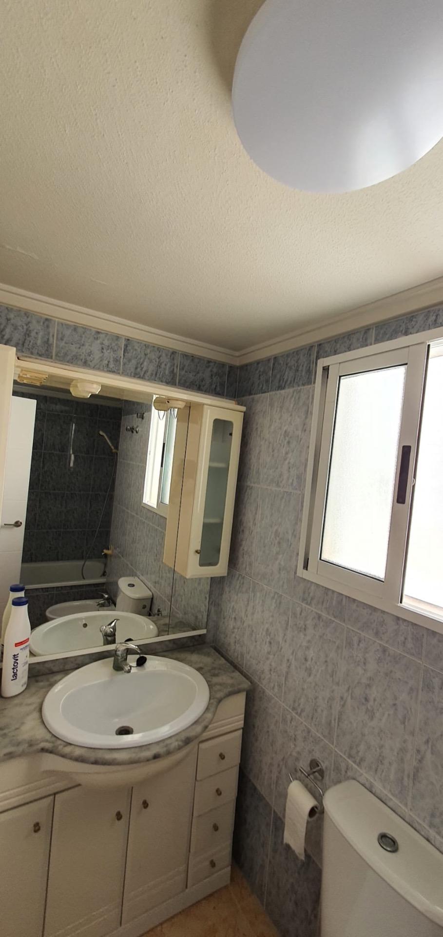 For sale - 2 Bedroom 1 Bathroom Penthouse in Torrevieja - Centro  - Alicante