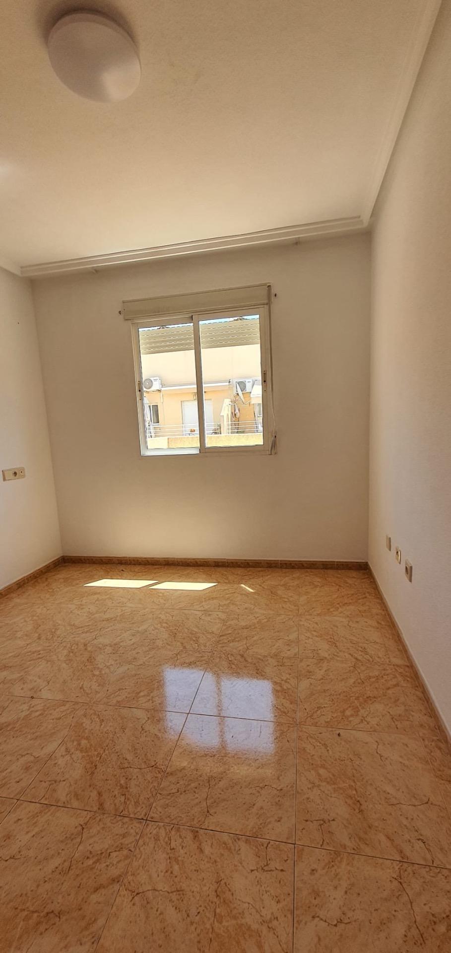For sale - 2 Bedroom 1 Bathroom Penthouse in Torrevieja - Centro  - Alicante