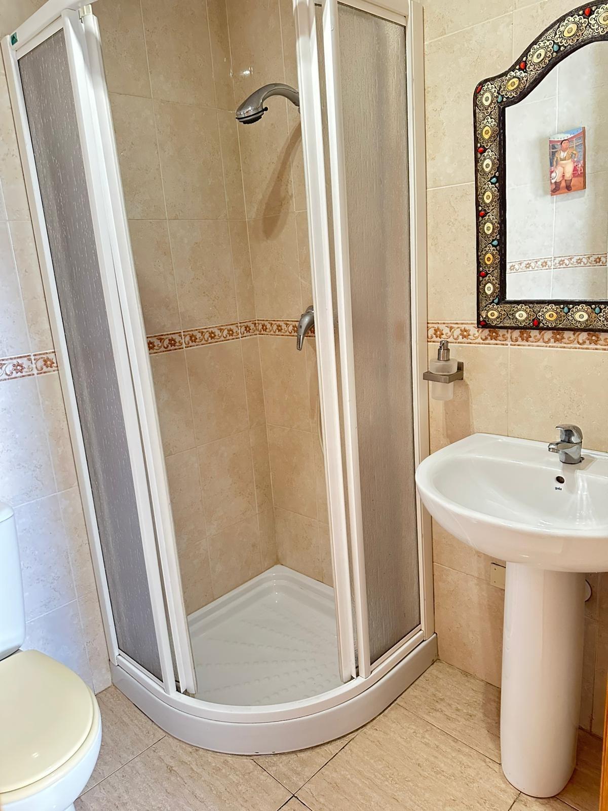 For sale - 2 Bedroom 2 Bathroom Apartment in Torrevieja - Centro  - Alicante